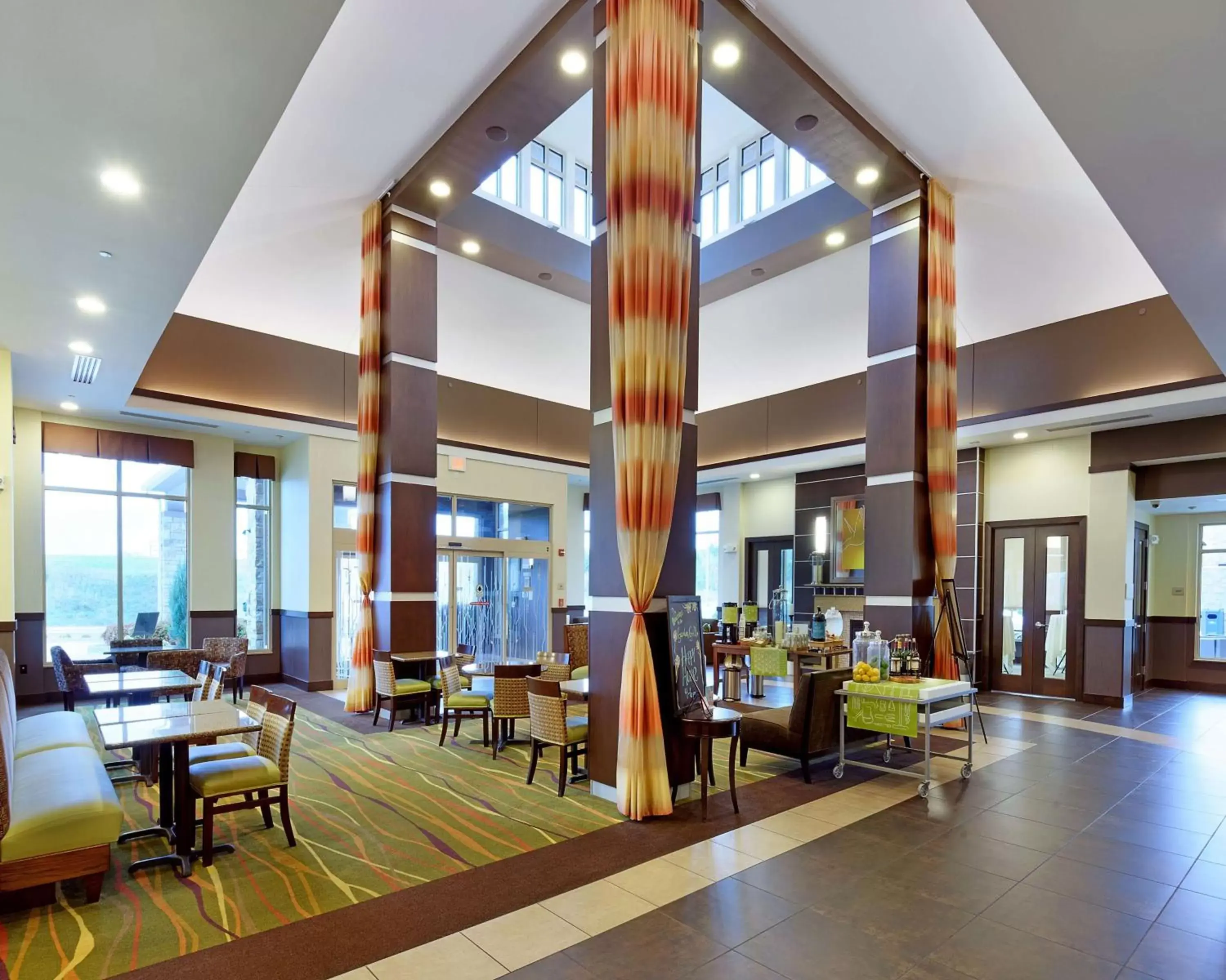 Lobby or reception, Restaurant/Places to Eat in Hilton Garden Inn Springfield, MO