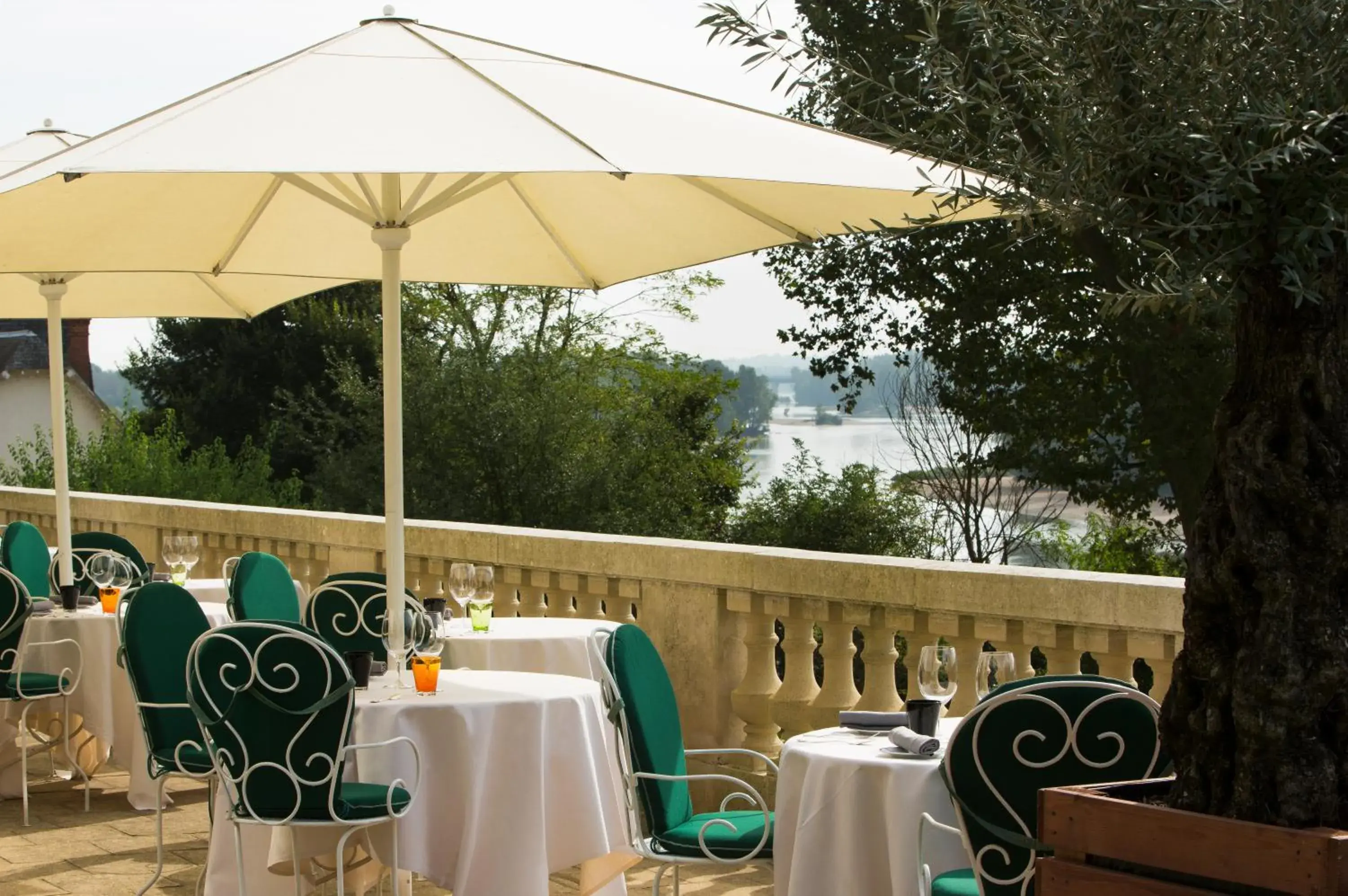 Patio in Hotel Les Hautes Roches