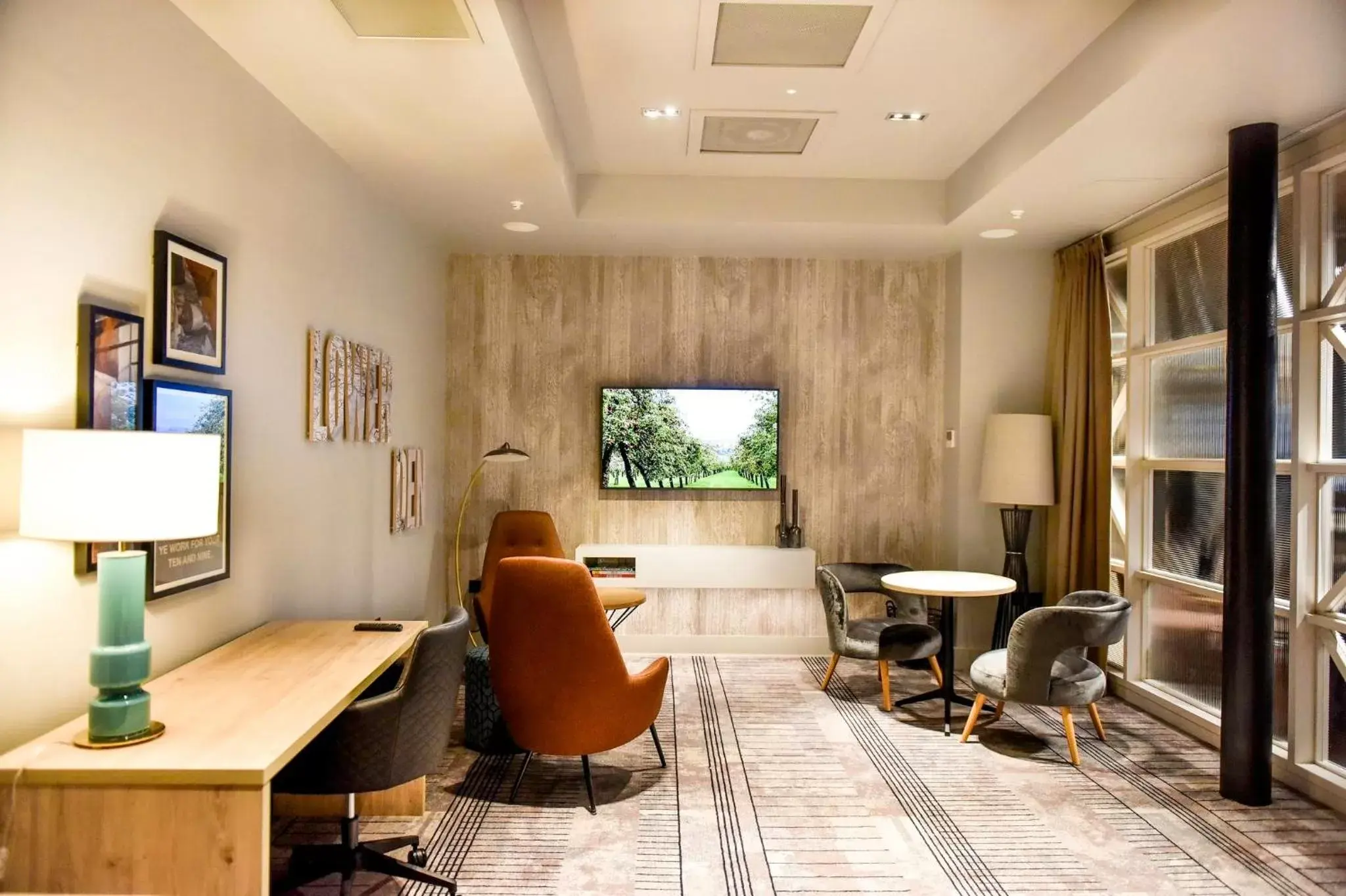 Meeting/conference room, Seating Area in Staybridge Suites - Dundee, an IHG Hotel