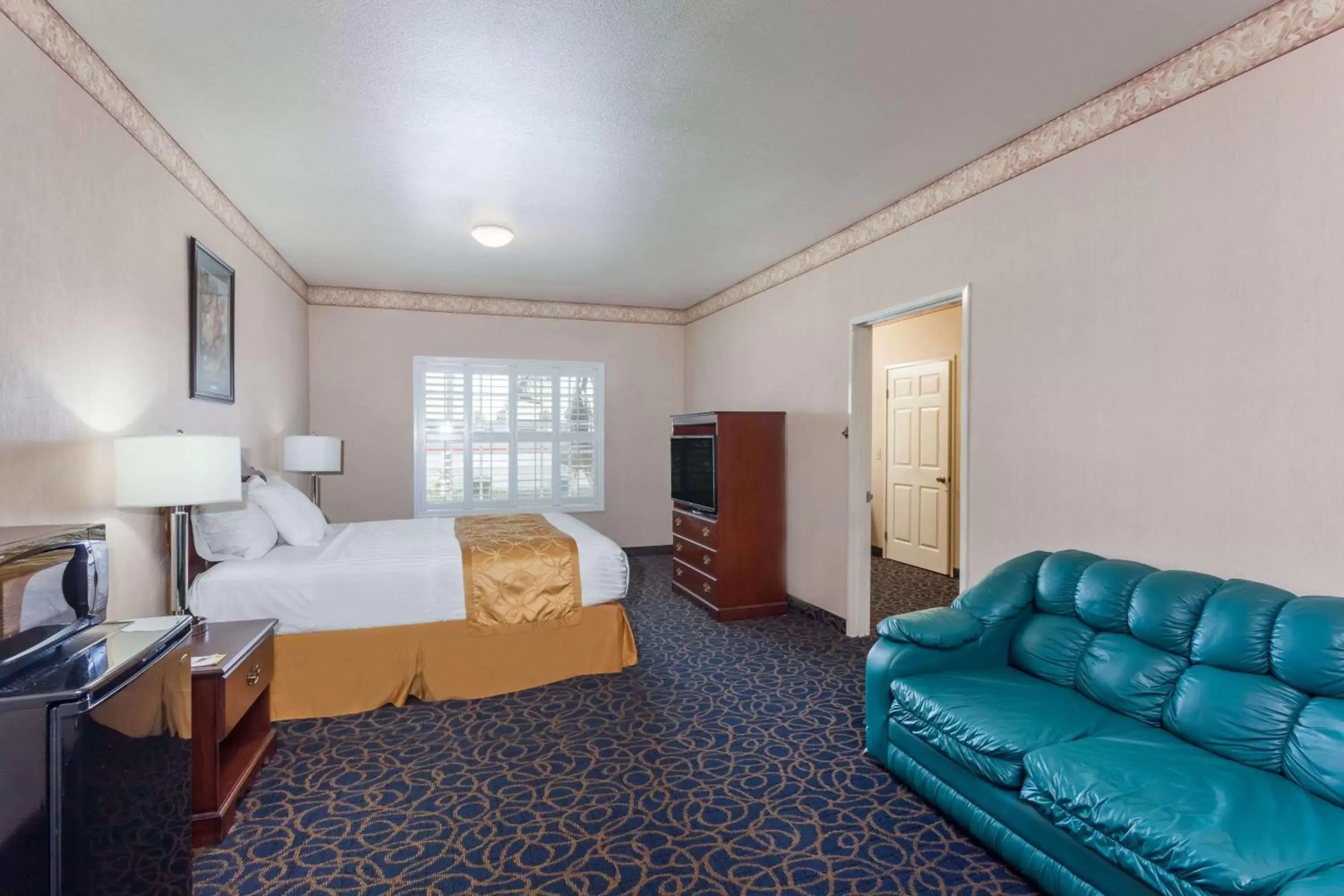 Photo of the whole room in Days Inn & Suites by Wyndham South Gate