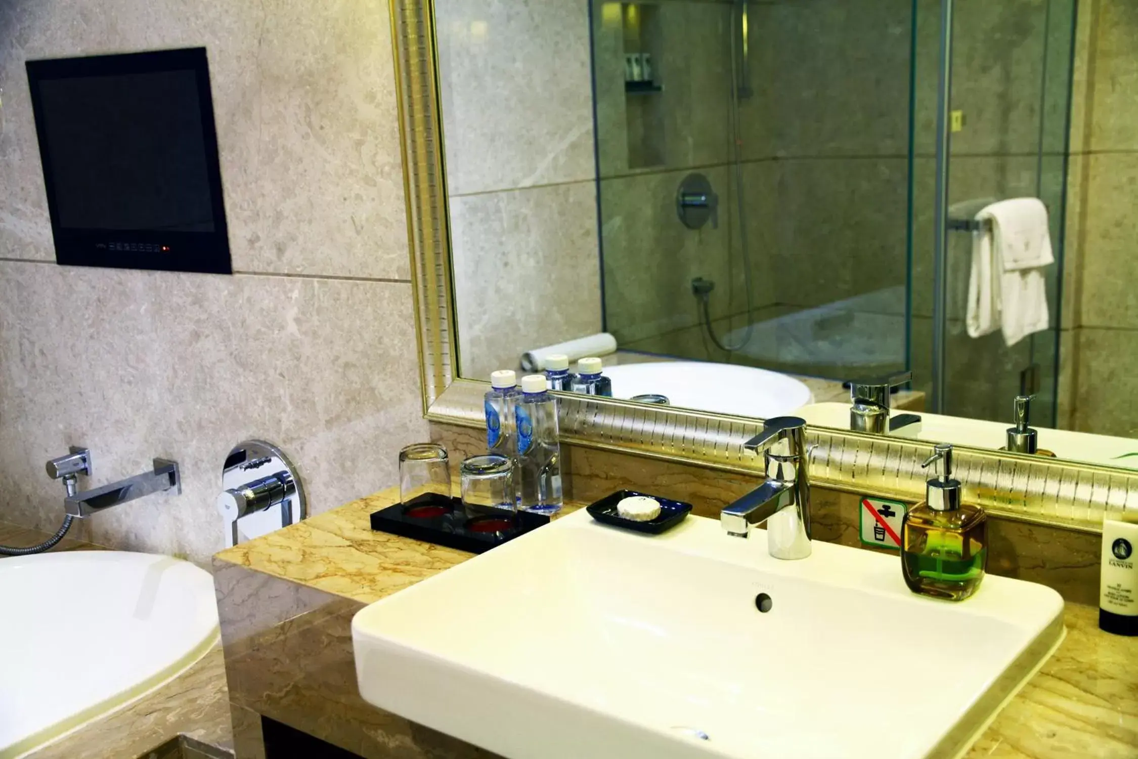 Toilet, Bathroom in The Pavilion Hotel Shenzhen (Huaqiang NorthBusiness Zone)