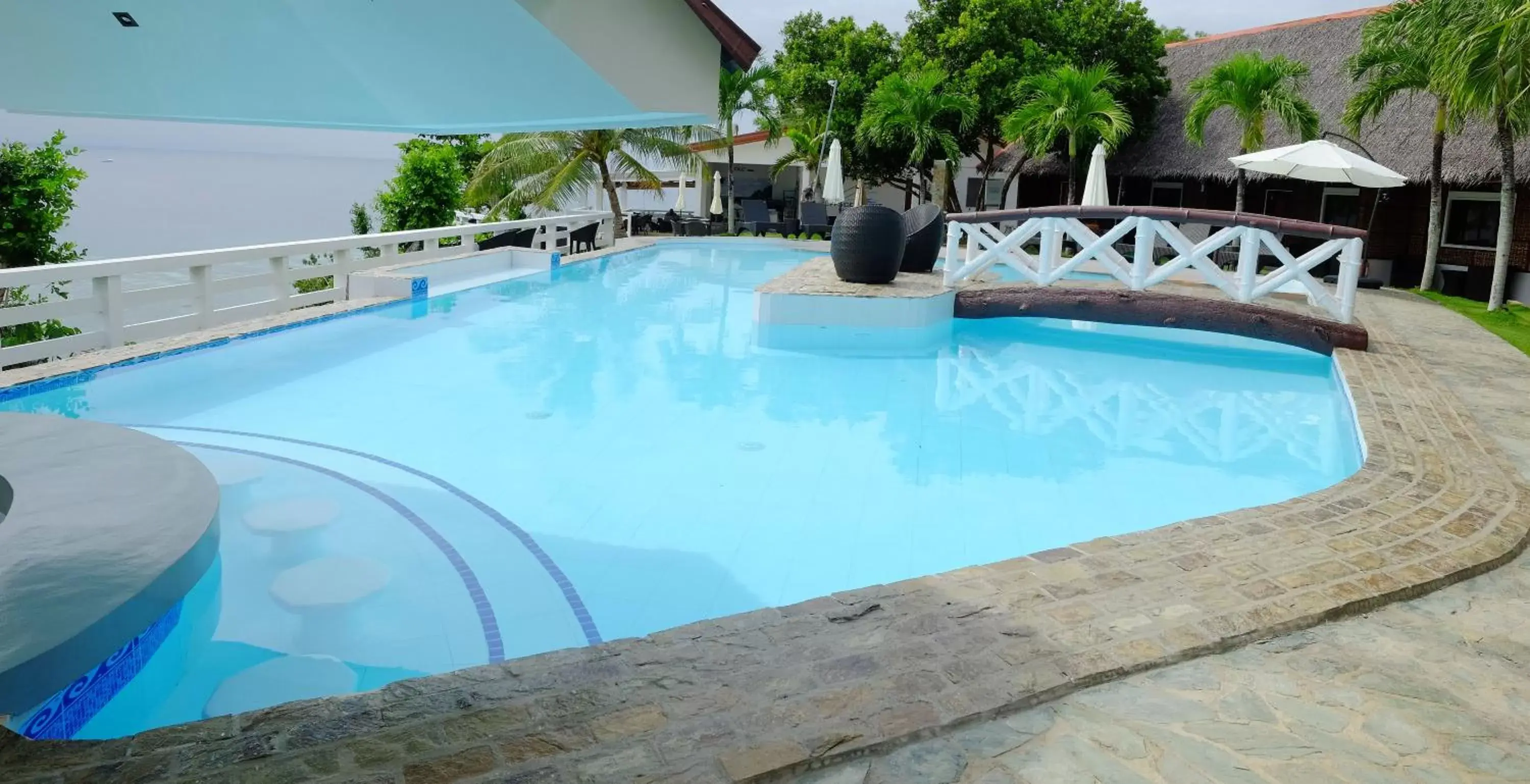 Pool view in Cliffside Resort Pool view in Cliffside Resort