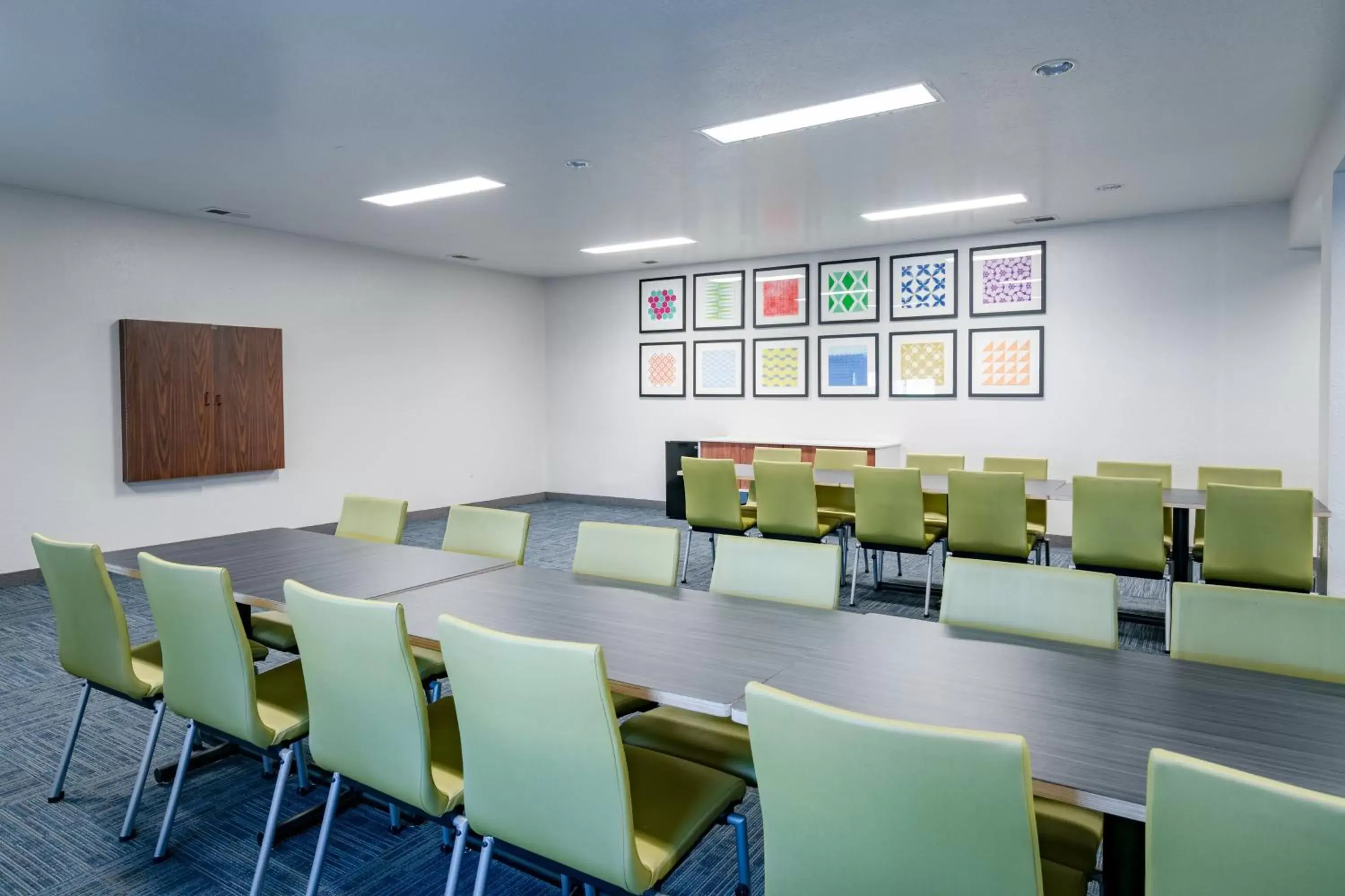 Meeting/conference room in Holiday Inn Express Hotel & Suites Elkins, an IHG Hotel