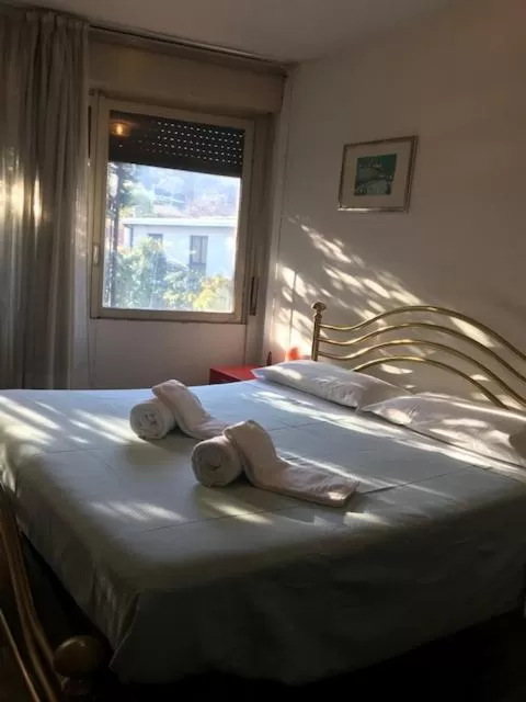 Bed in Hotel Carillon