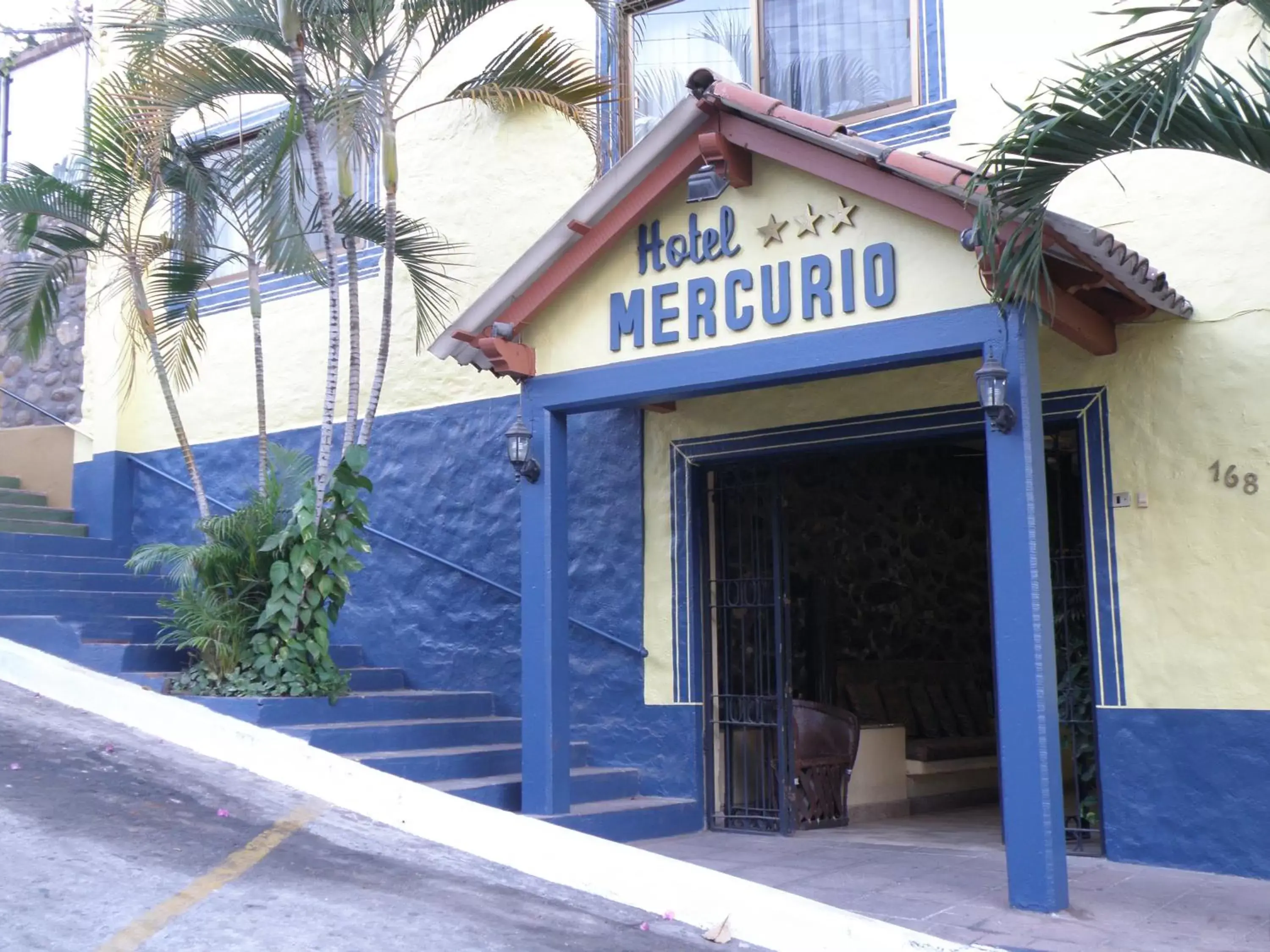 Facade/entrance in Hotel Mercurio - Gay Friendly