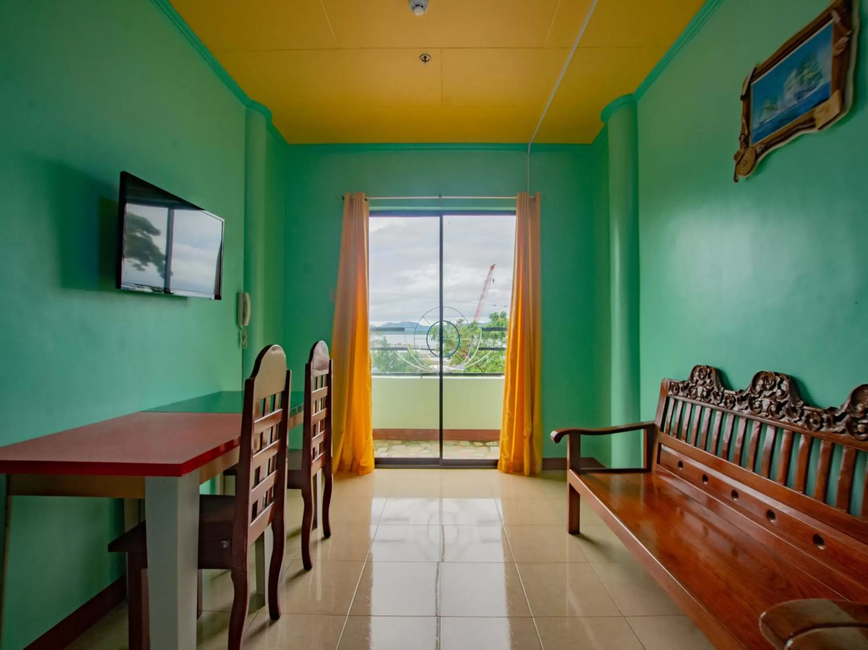 Living room in OYO 554 Dads Bayview Pension