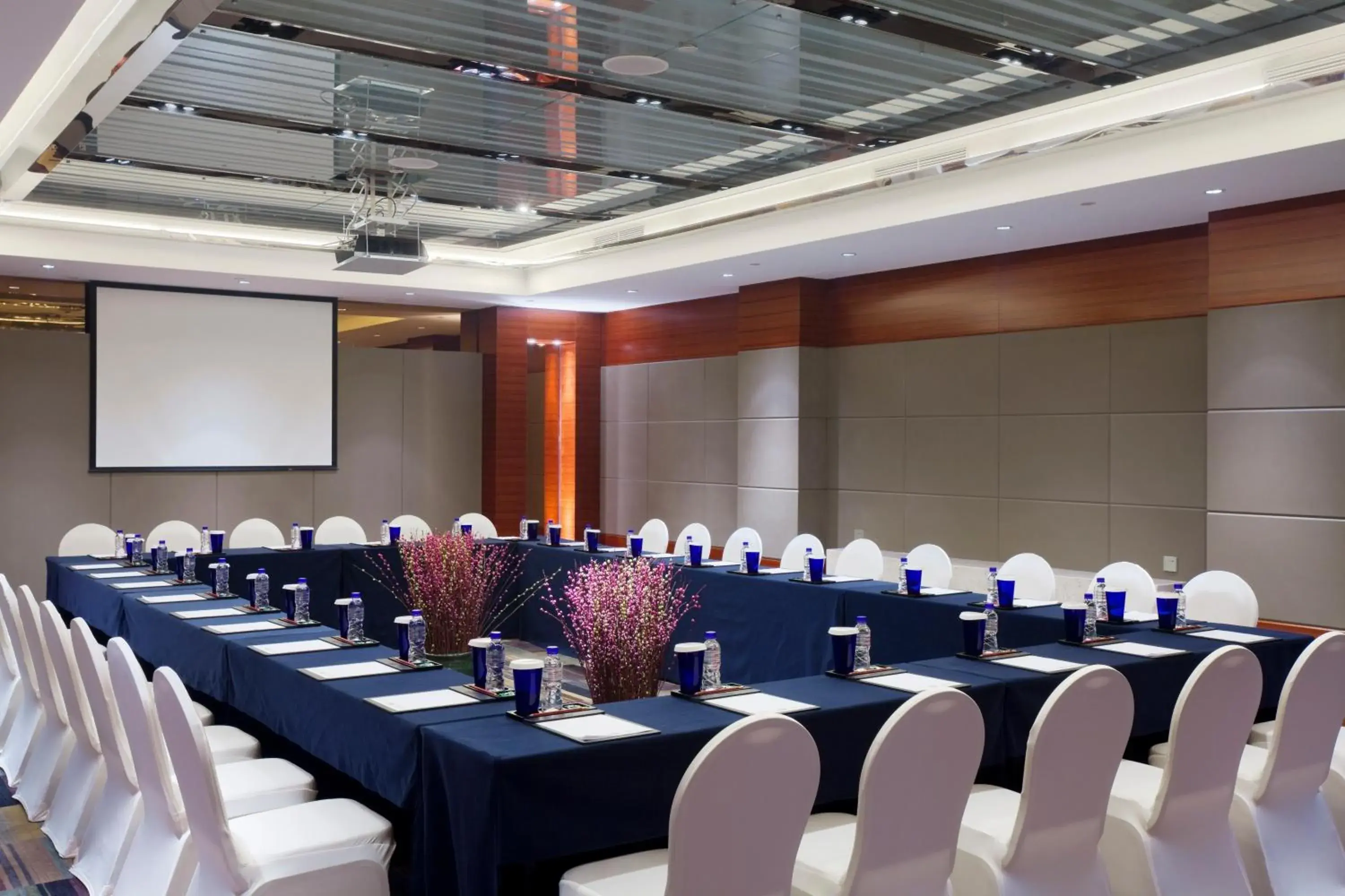 Meeting/conference room in Crowne Plaza Shenyang Parkview, an IHG Hotel