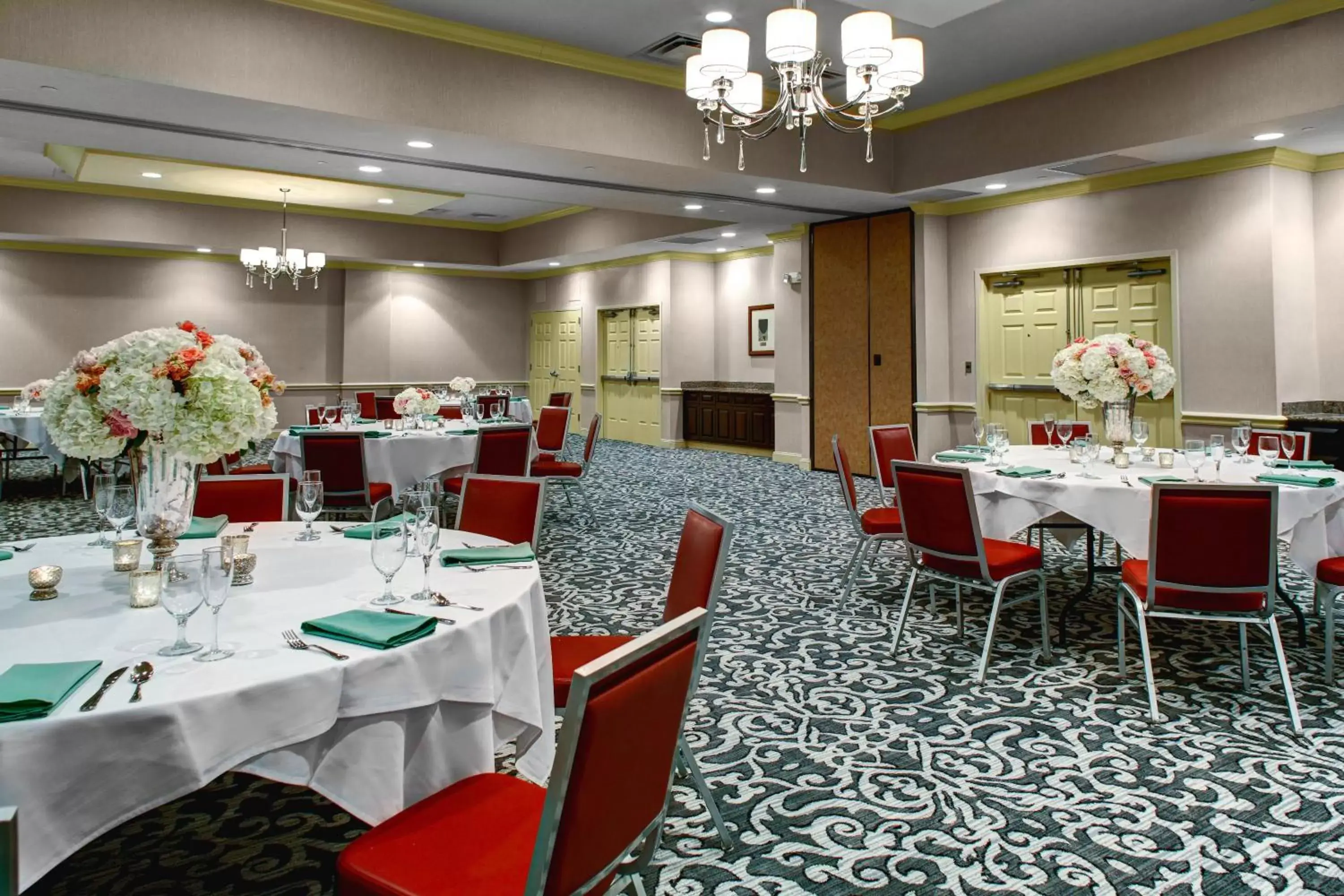 Banquet/Function facilities, Restaurant/Places to Eat in Holiday Inn Savannah Historic District, an IHG Hotel