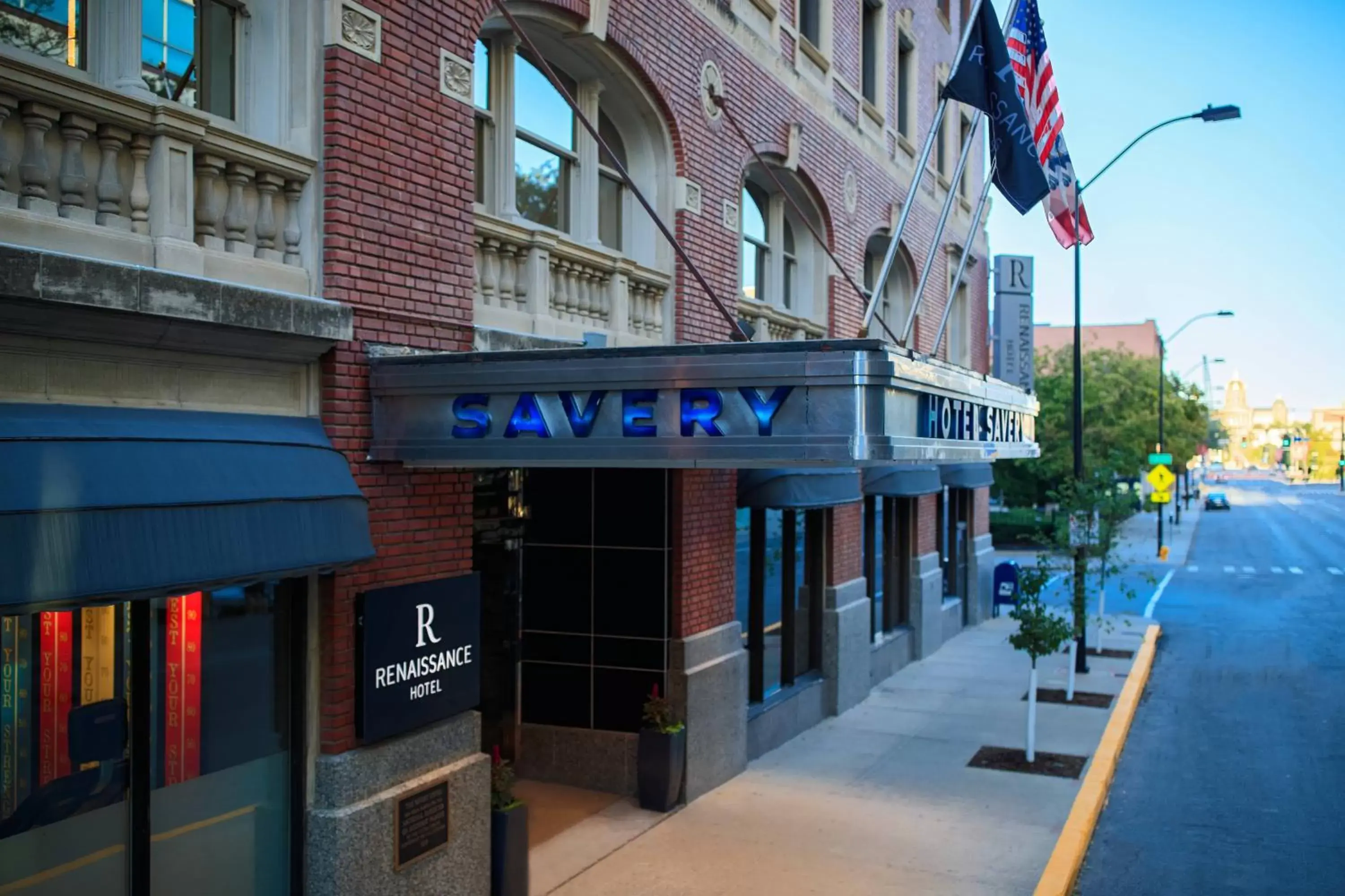 Property Building in Renaissance Des Moines Savery Hotel