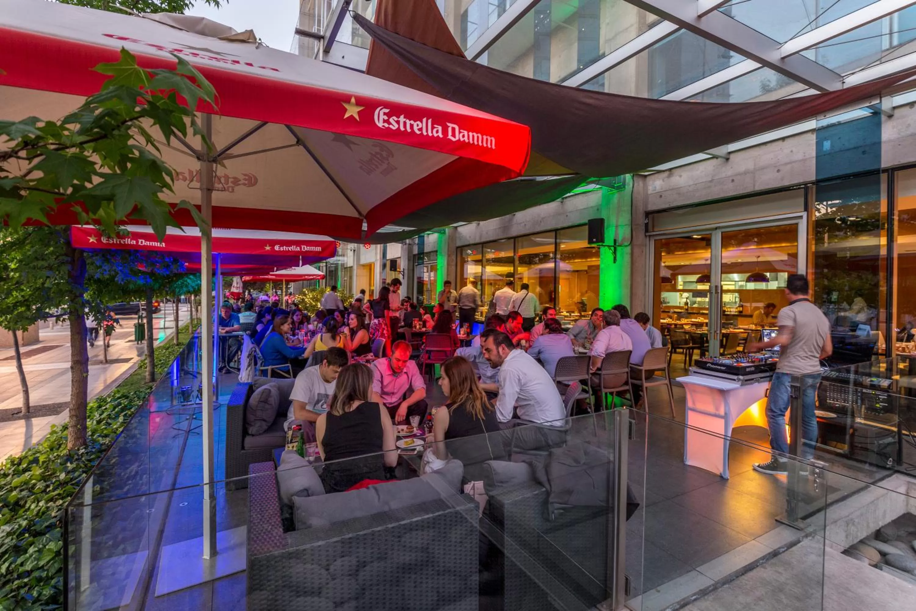 Restaurant/places to eat in Best Western Premier Marina Las Condes