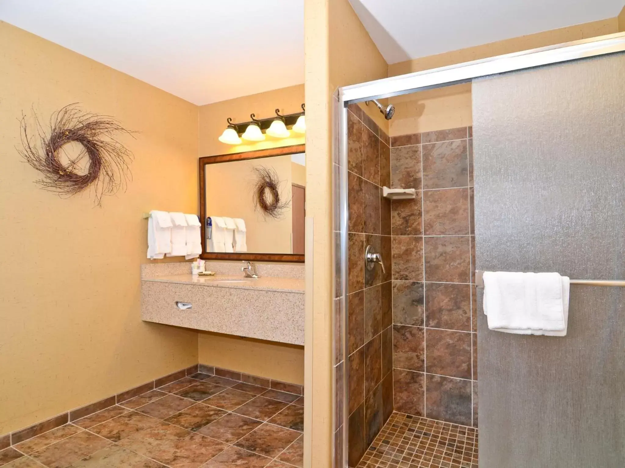 Shower, Bathroom in Best Western Plus Kelly Inn & Suites