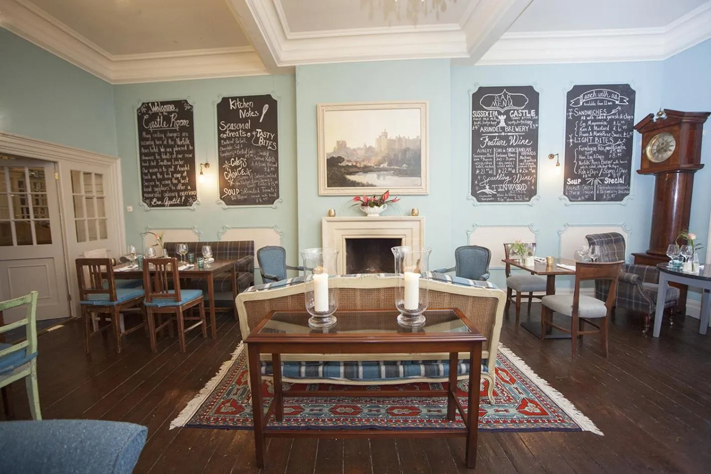 Lounge or bar in Norfolk Arms Hotel