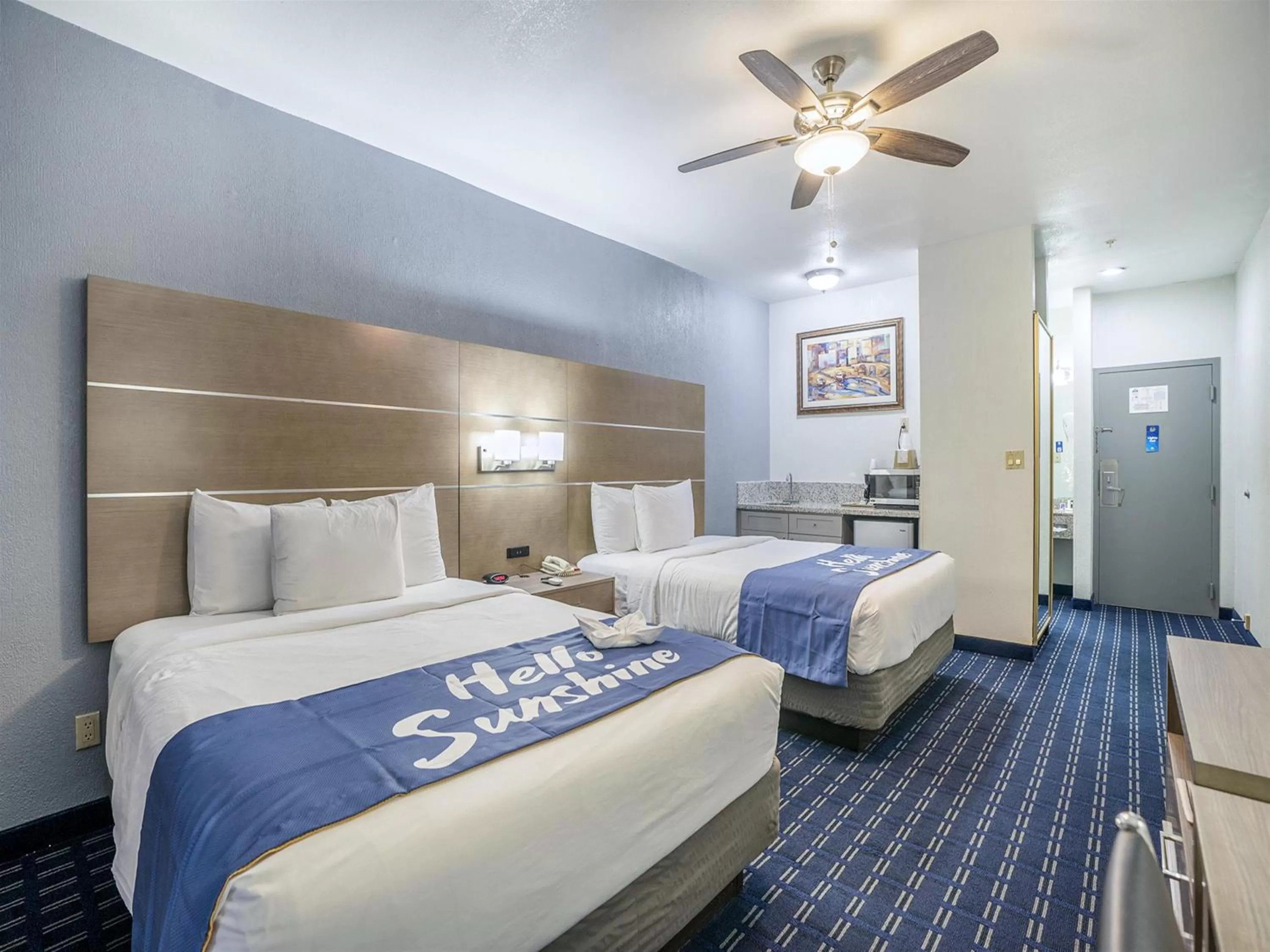 Bed in Days Inn & Suites by Wyndham Webster NASA-ClearLake-Houston