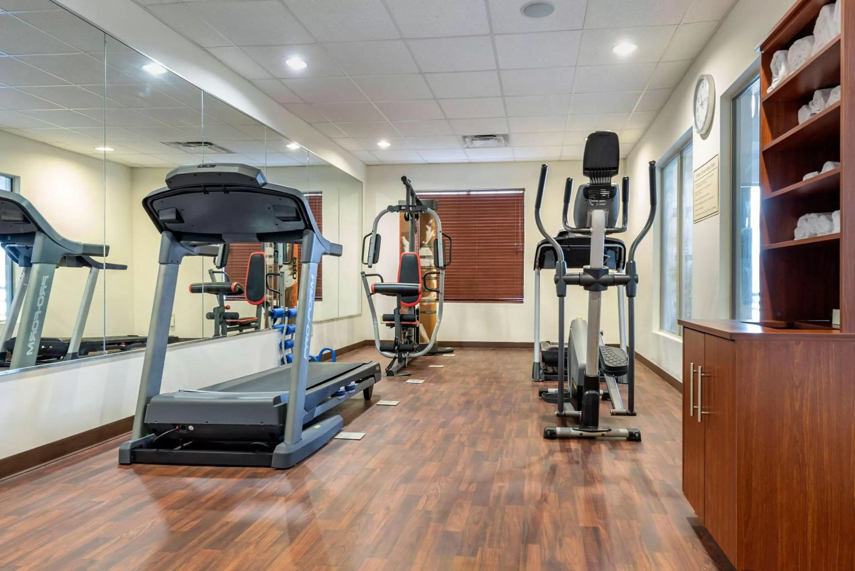 Fitness centre/facilities in Holiday Inn Express & Suites Hebron - Cincinnati Airport by IHG