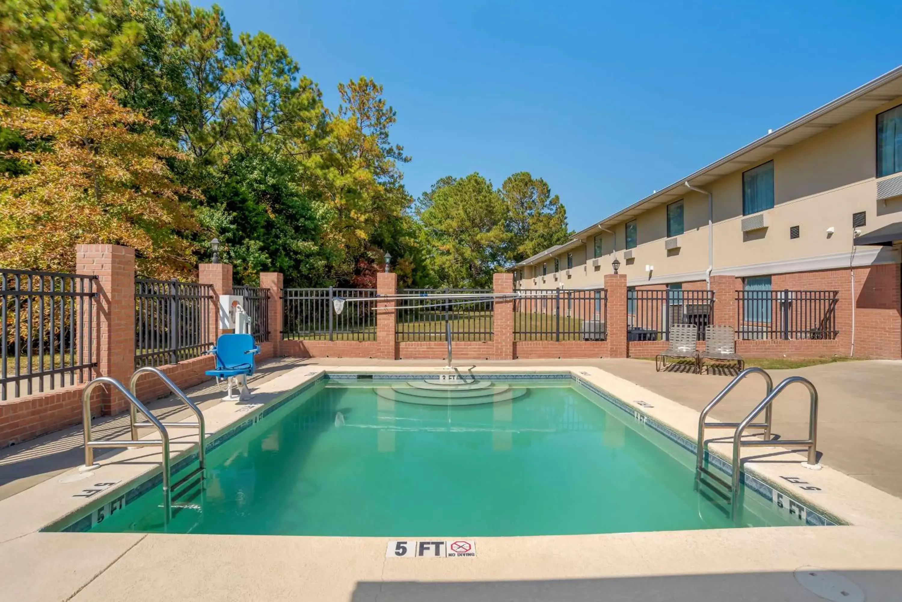 Pool view, Swimming Pool in Best Western Plus Two Rivers Hotel & Suites