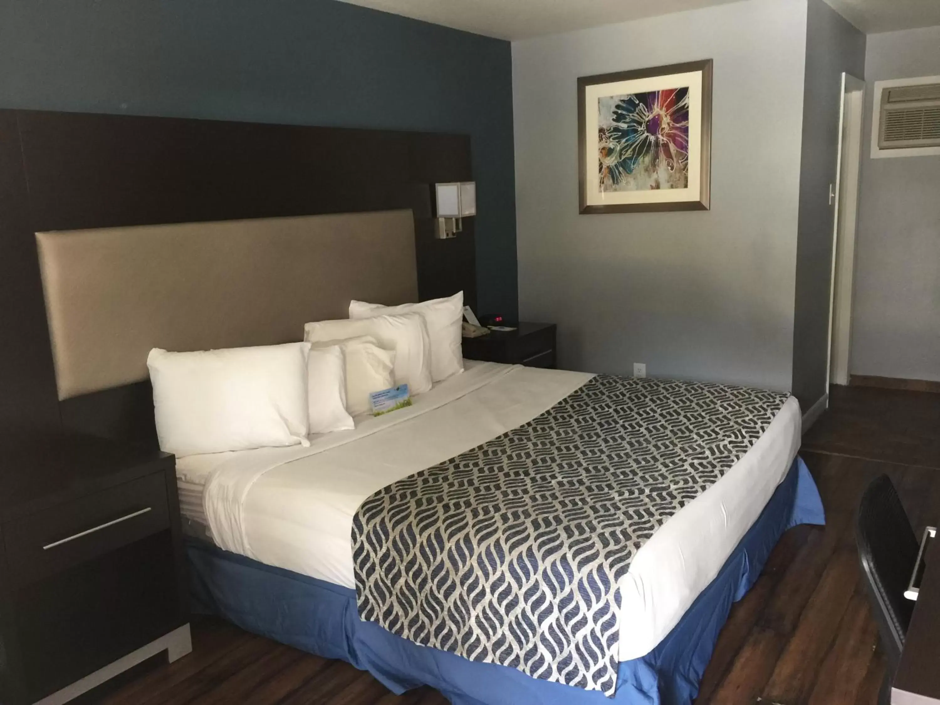 Bedroom, Bed in Days Inn by Wyndham Austin/University/Downtown