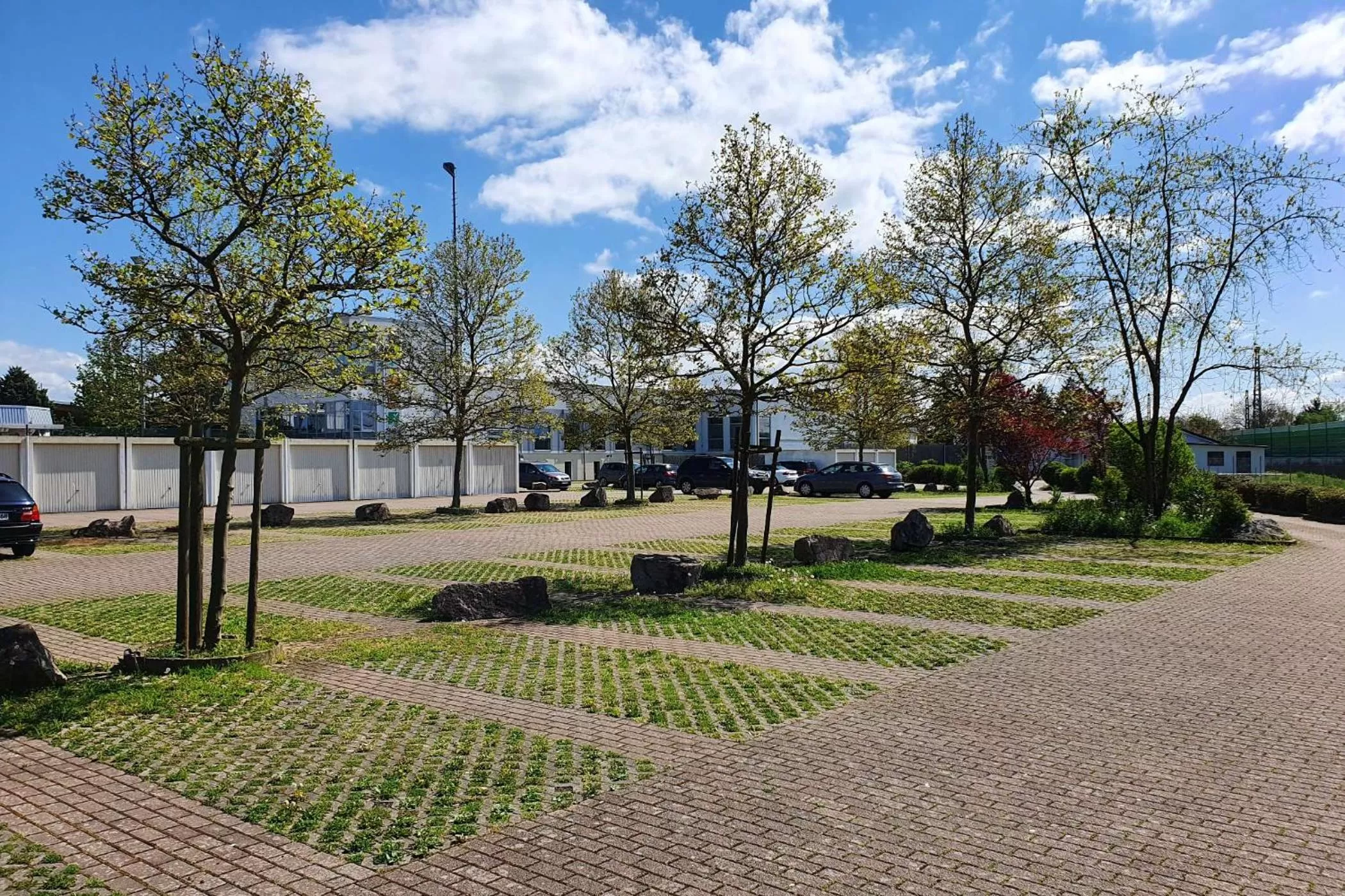 Parking in Sport Hotel Kenzingen inklusive Schwimmbad, Sauna und Frühstück nähe Europa-Park