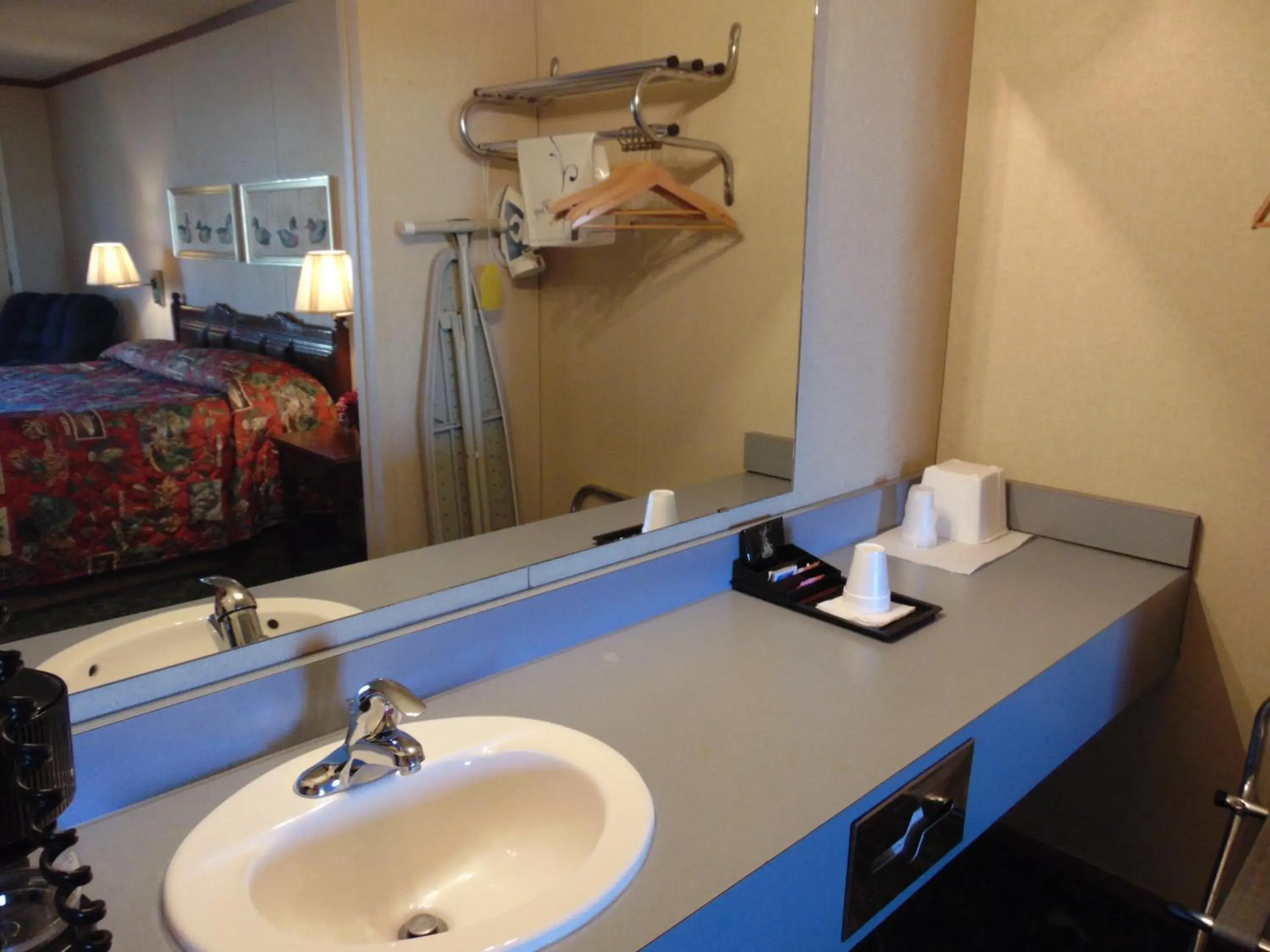 Bathroom in Heritage House Inn