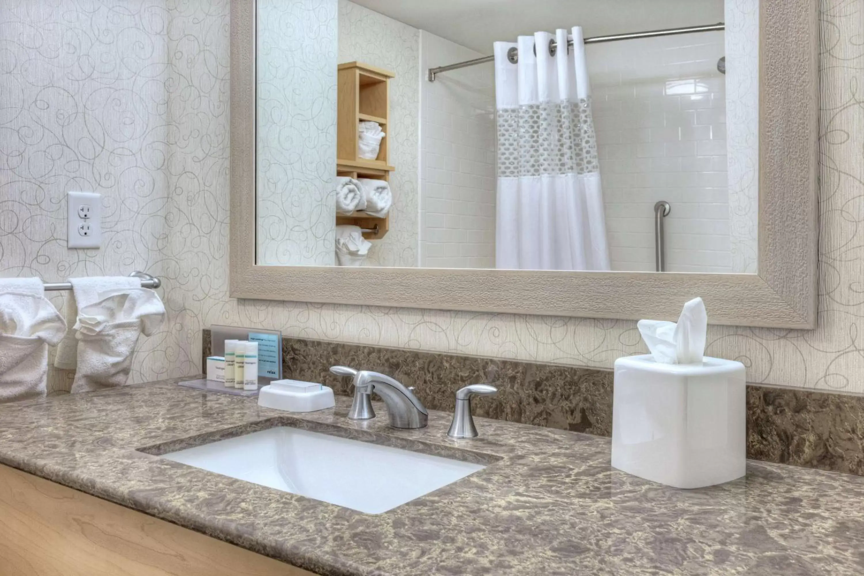 Bathroom, Kitchen/Kitchenette in Hampton Inn By Hilton Bar Harbor