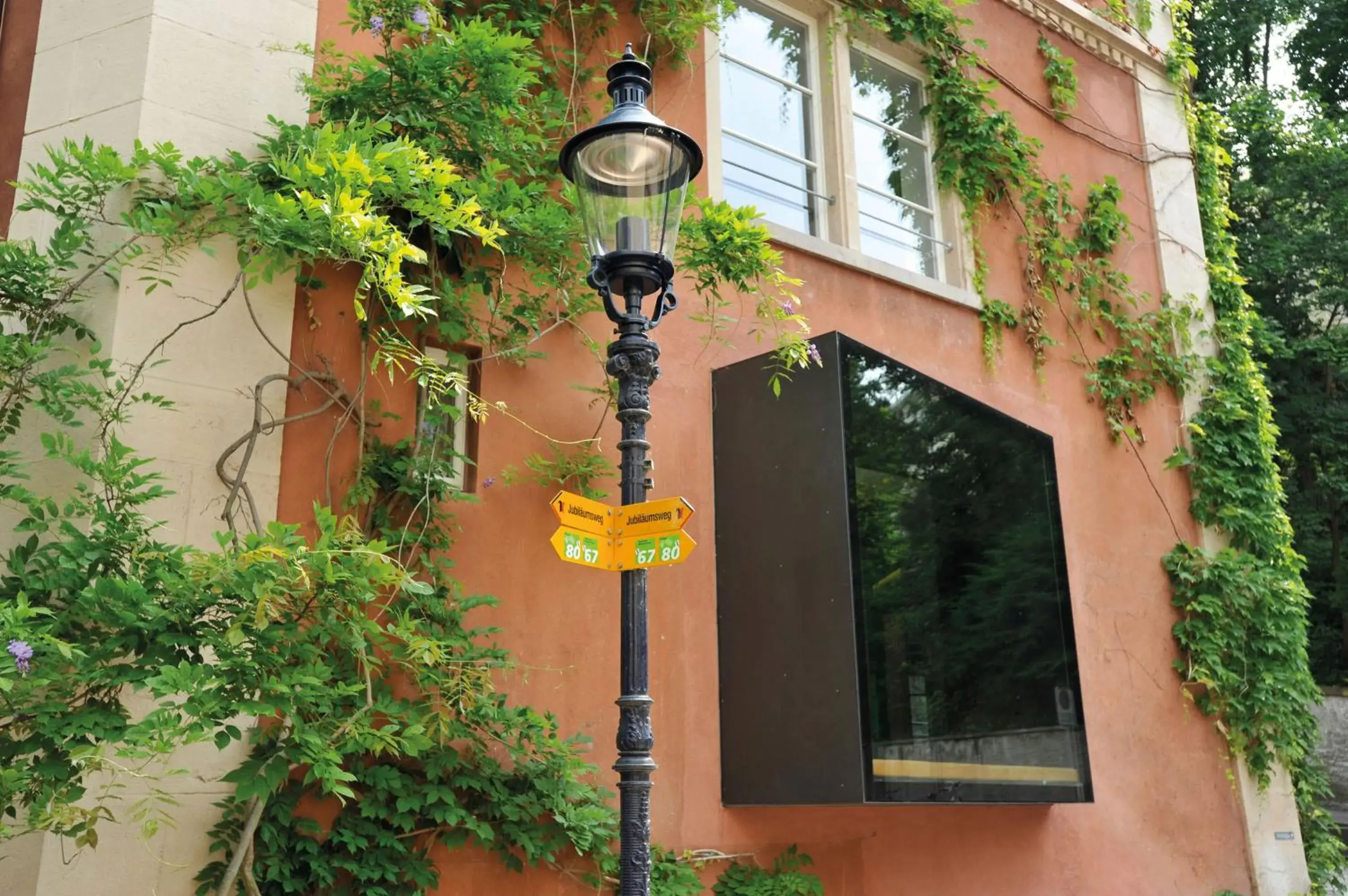 Facade/entrance in Basel Youth Hostel
