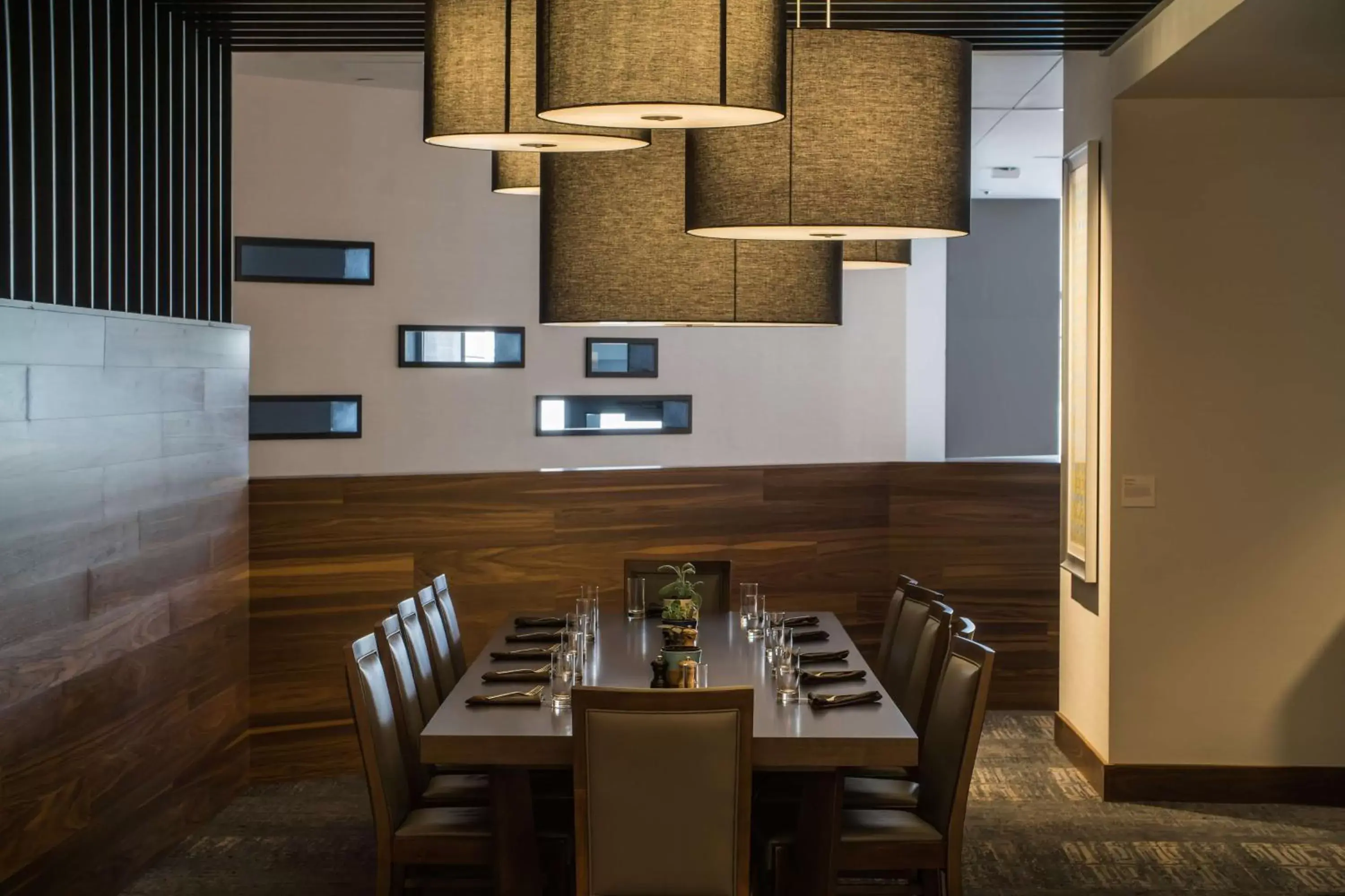 Restaurant/places to eat in Hilton Cleveland Downtown Restaurant/places to eat in Hilton Cleveland Downtown