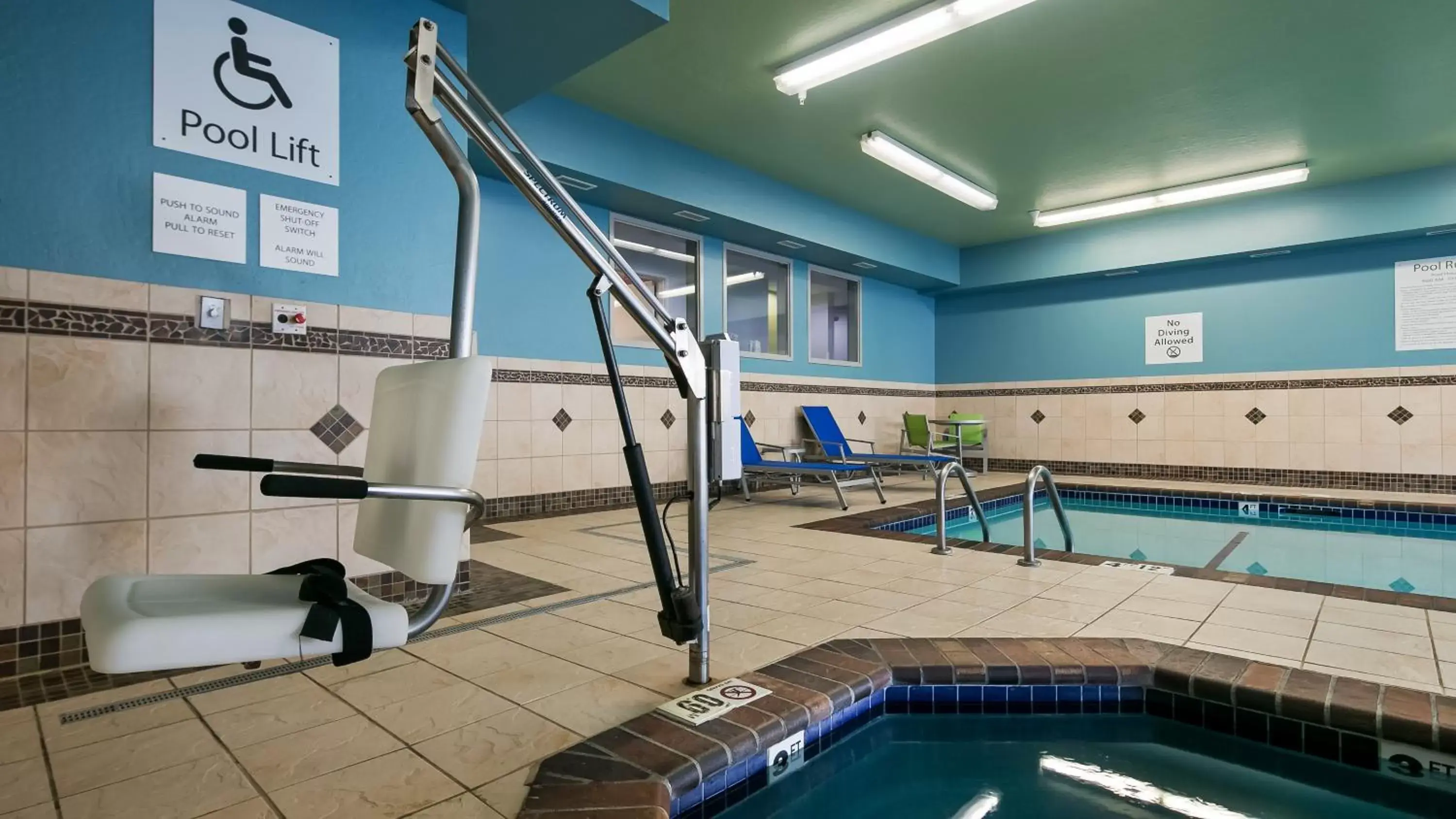 Swimming Pool in Holiday Inn Express Hotel & Suites Everett, an IHG Hotel