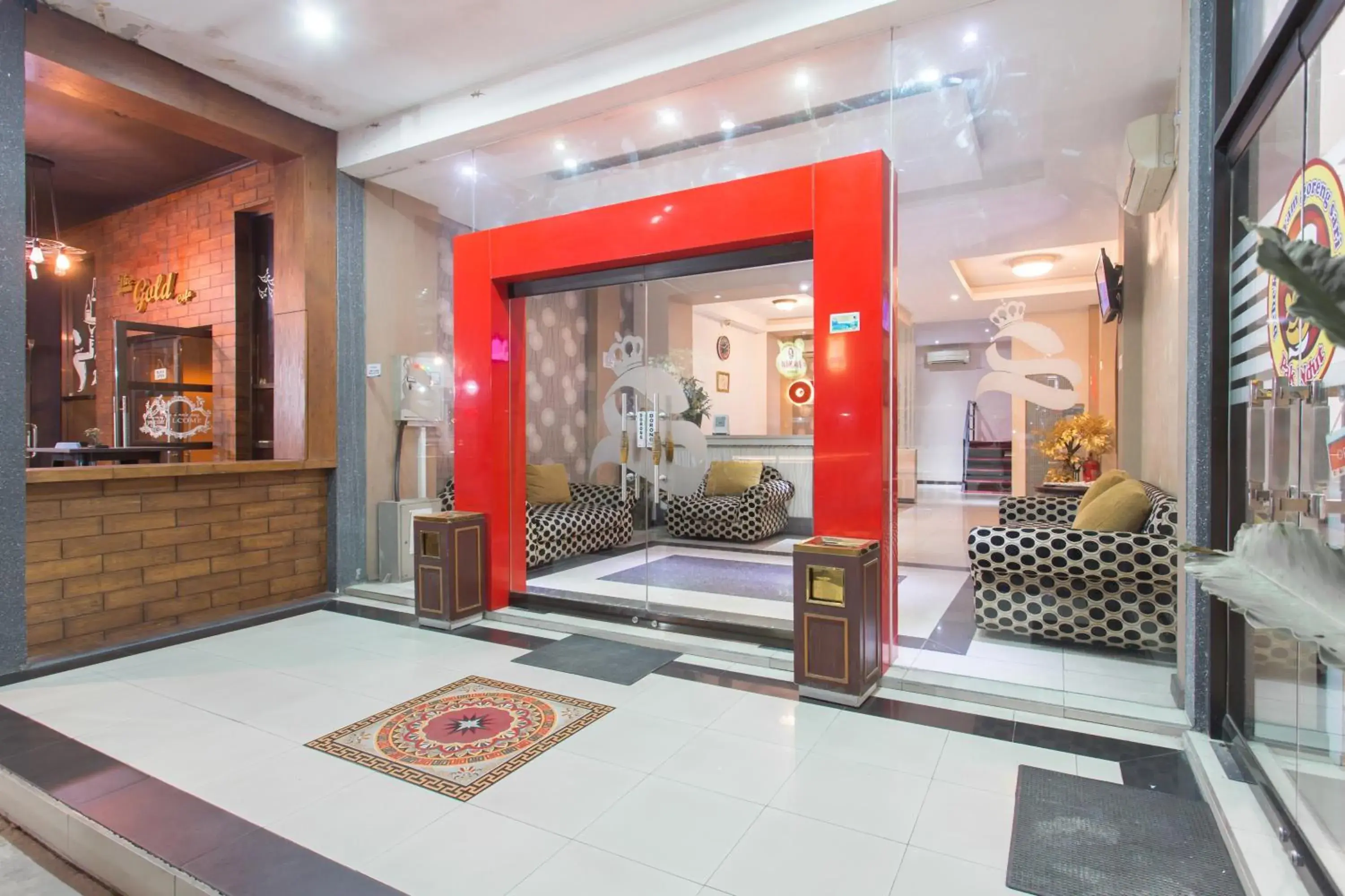 Facade/entrance, Lobby/Reception in OYO 663 Hotel Sejati