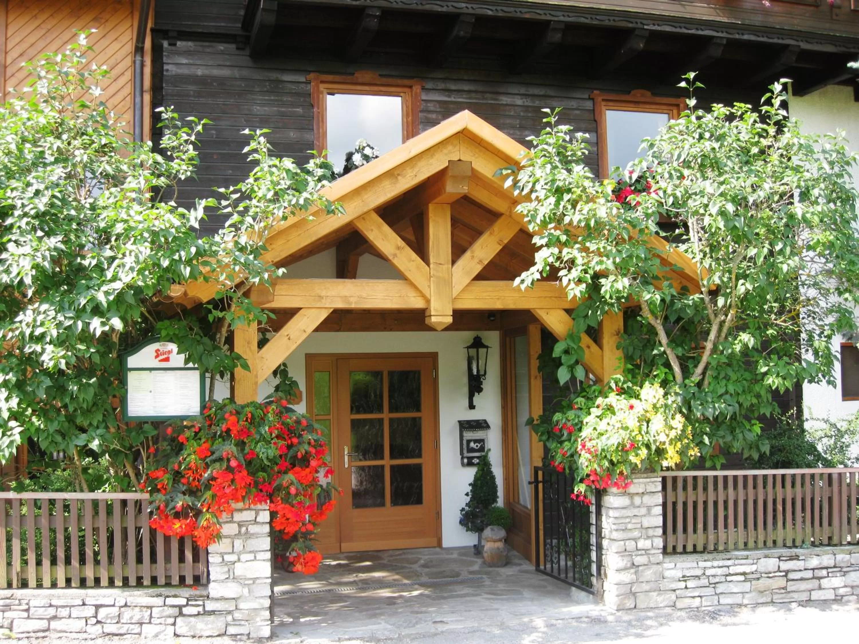 Facade/entrance in Hotel Häuserl im Wald