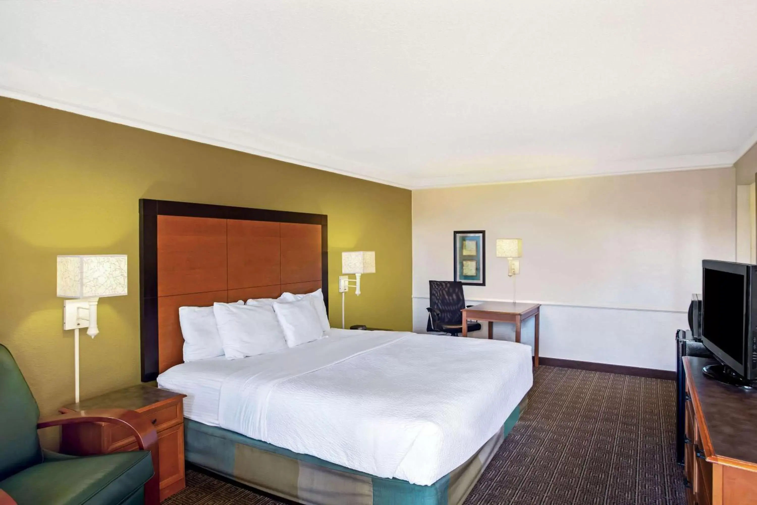 Photo of the whole room, Bed in La Quinta Inn by Wyndham Killeen - Fort Hood
