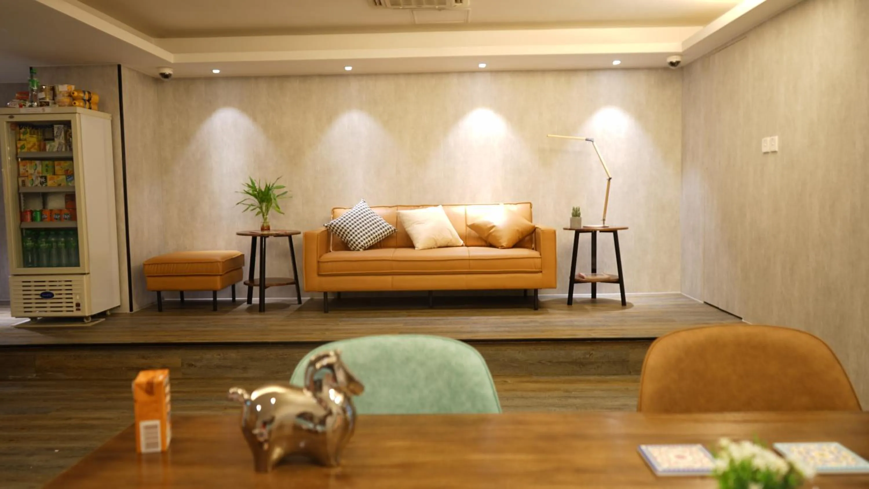 Communal lounge/ TV room in Homy Inn North Point