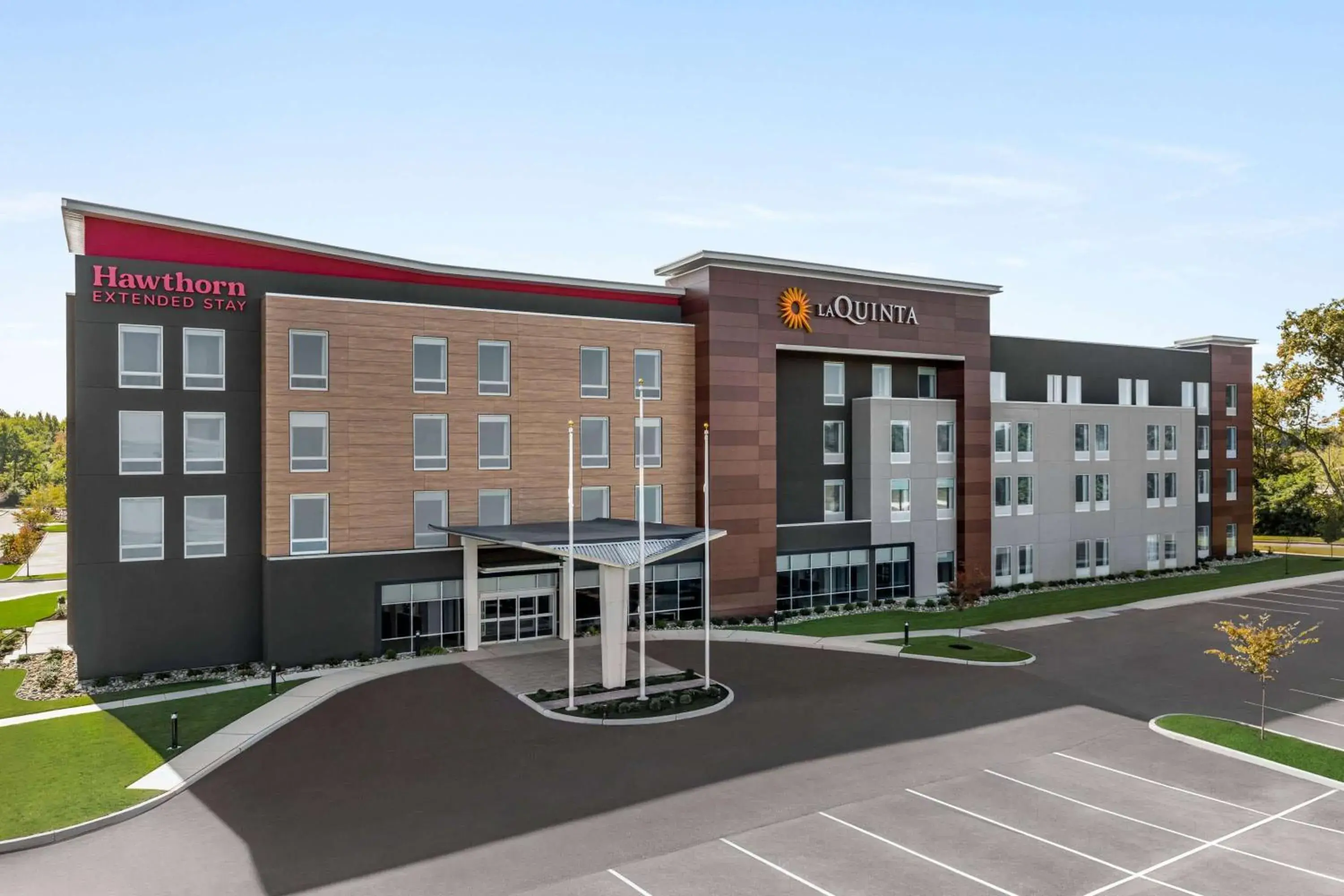 Property building in La Quinta Inn & Suites by Wyndham Mount Laurel Moorestown Property building in La Quinta Inn & Suites by Wyndham Mount Laurel Moorestown
