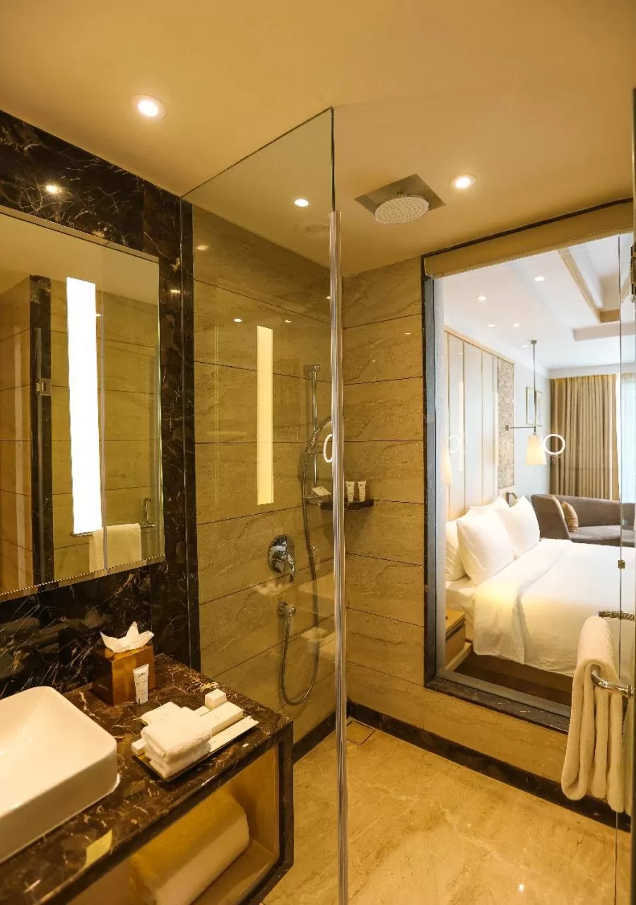 Bathroom, Bed in Radisson Bhopal