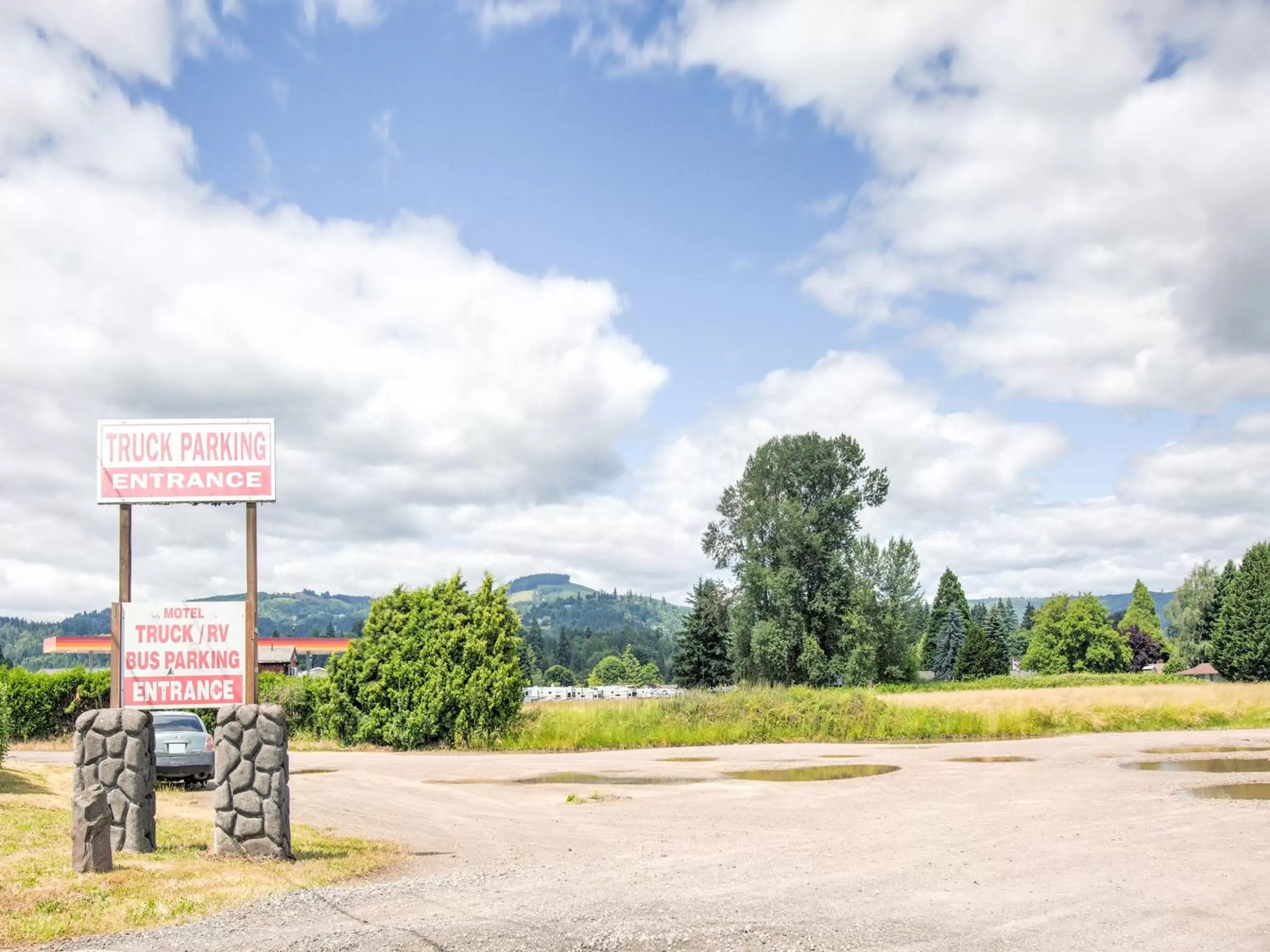 Area and facilities in OYO Woodland Hotel and Suites