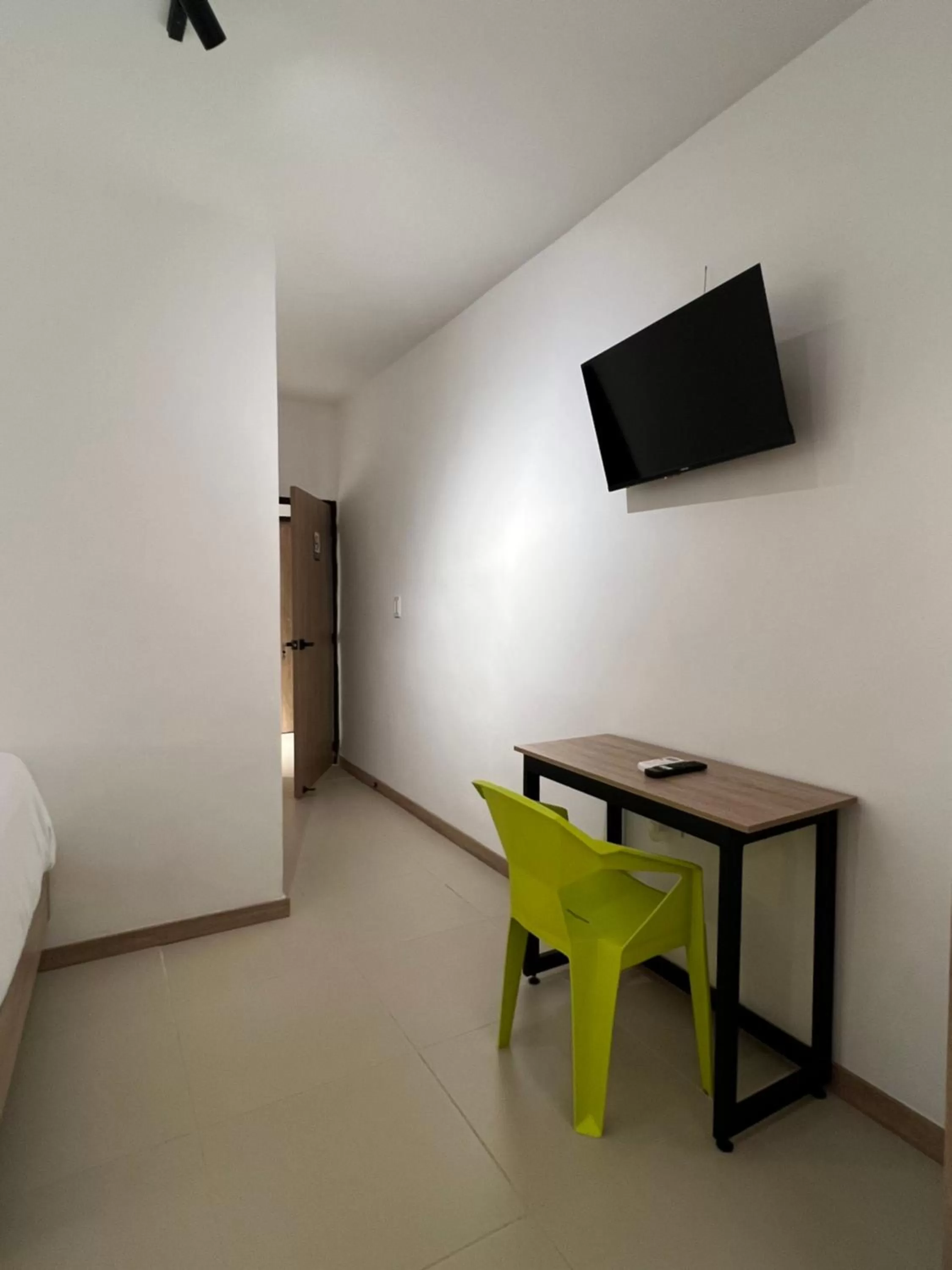 hair dresser in HOTEL 9.5 SAN FERNANDO