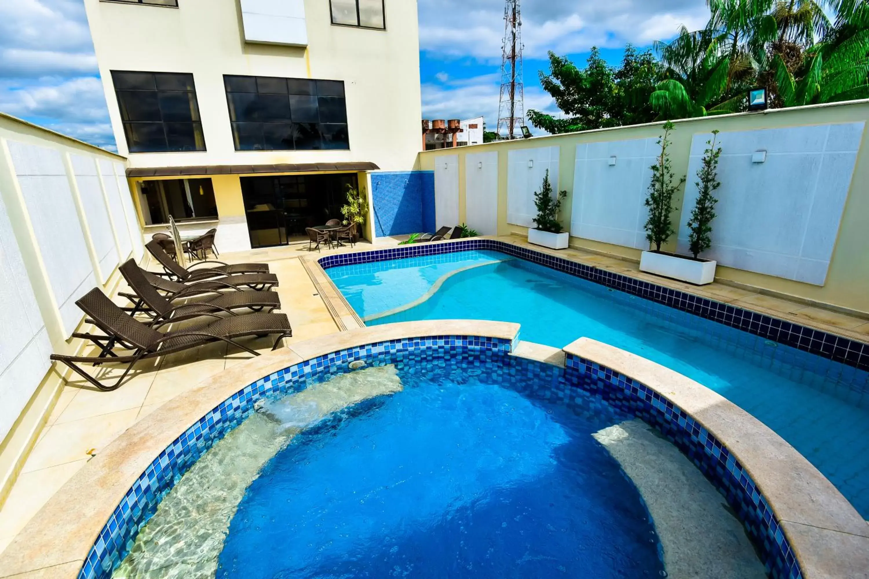 Swimming Pool in Nobile Suites Gran Lumni