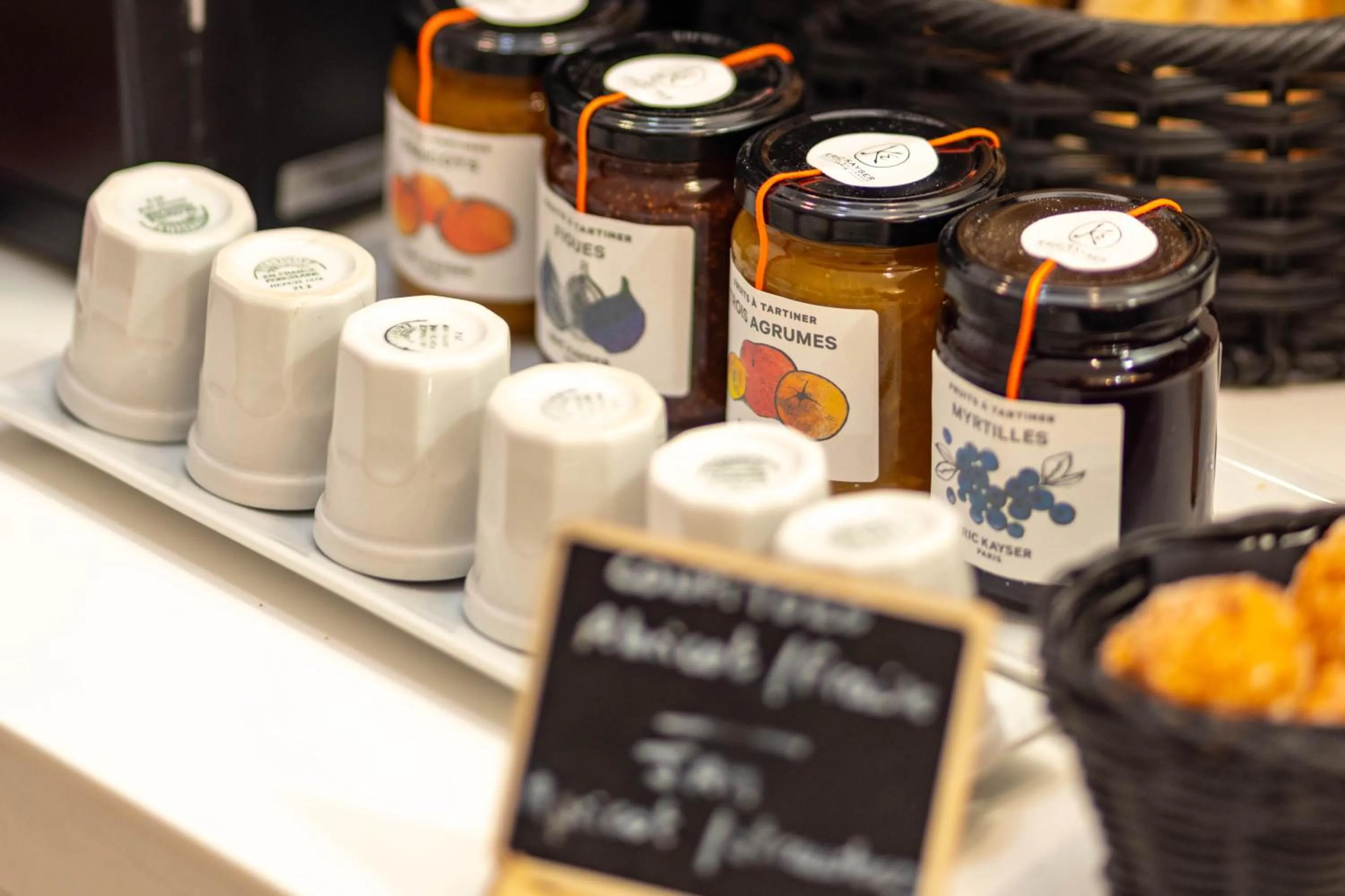 Food close-up in Hôtel La Parizienne - Proche Montparnasse