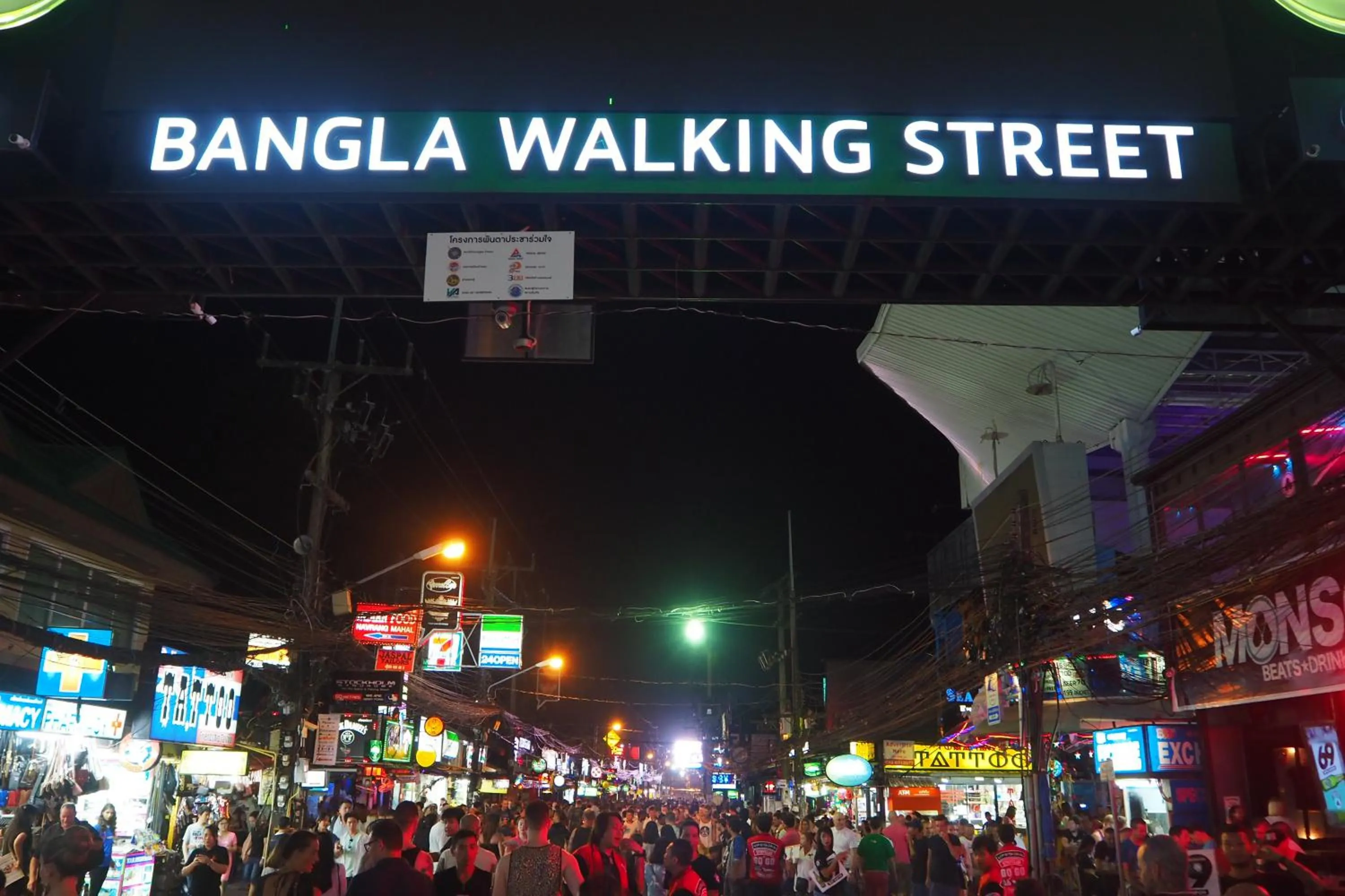 Nightclub / DJ in Hip Hostel - SHA Plus