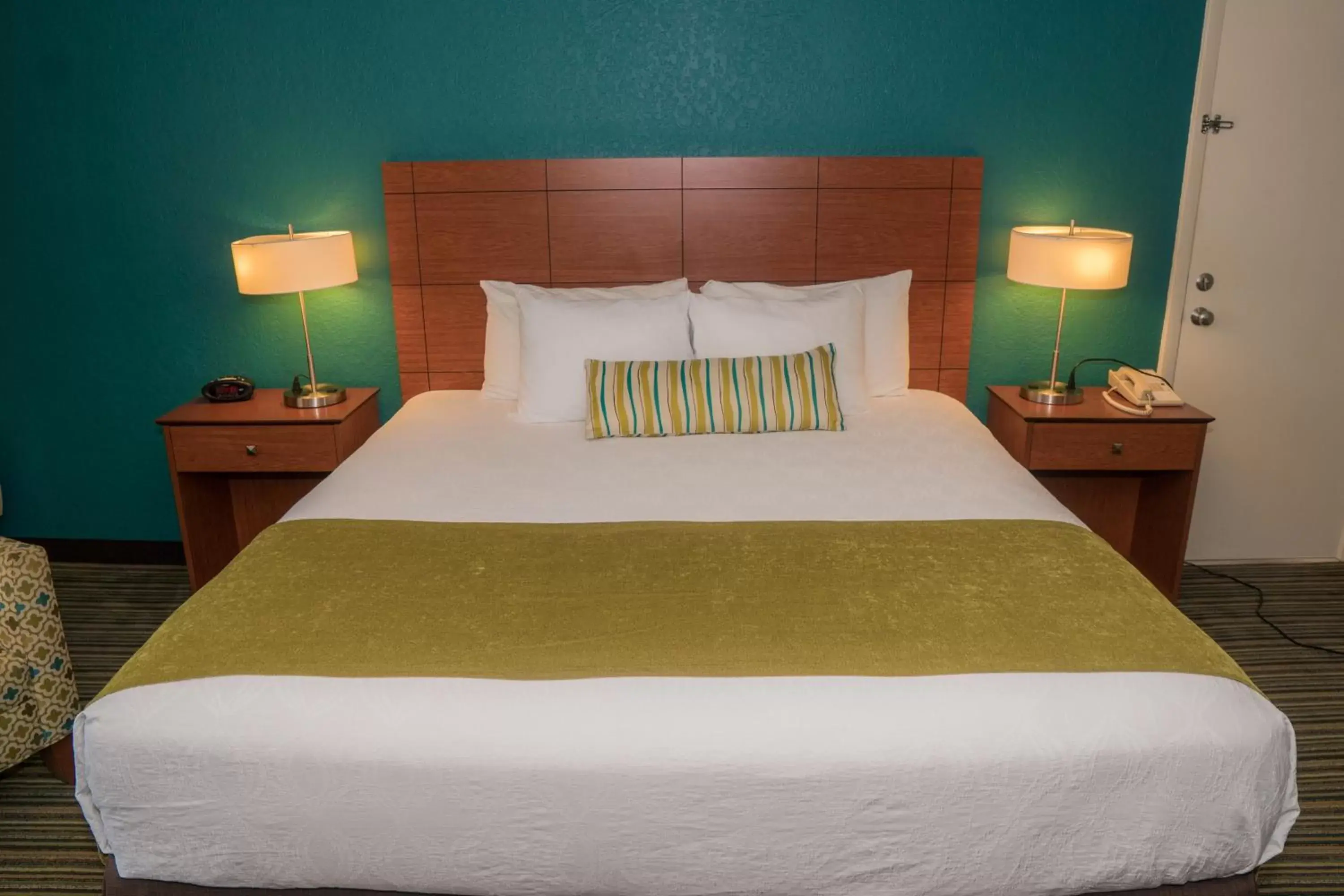 Bed in Best Western On The Bay Inn & Marina