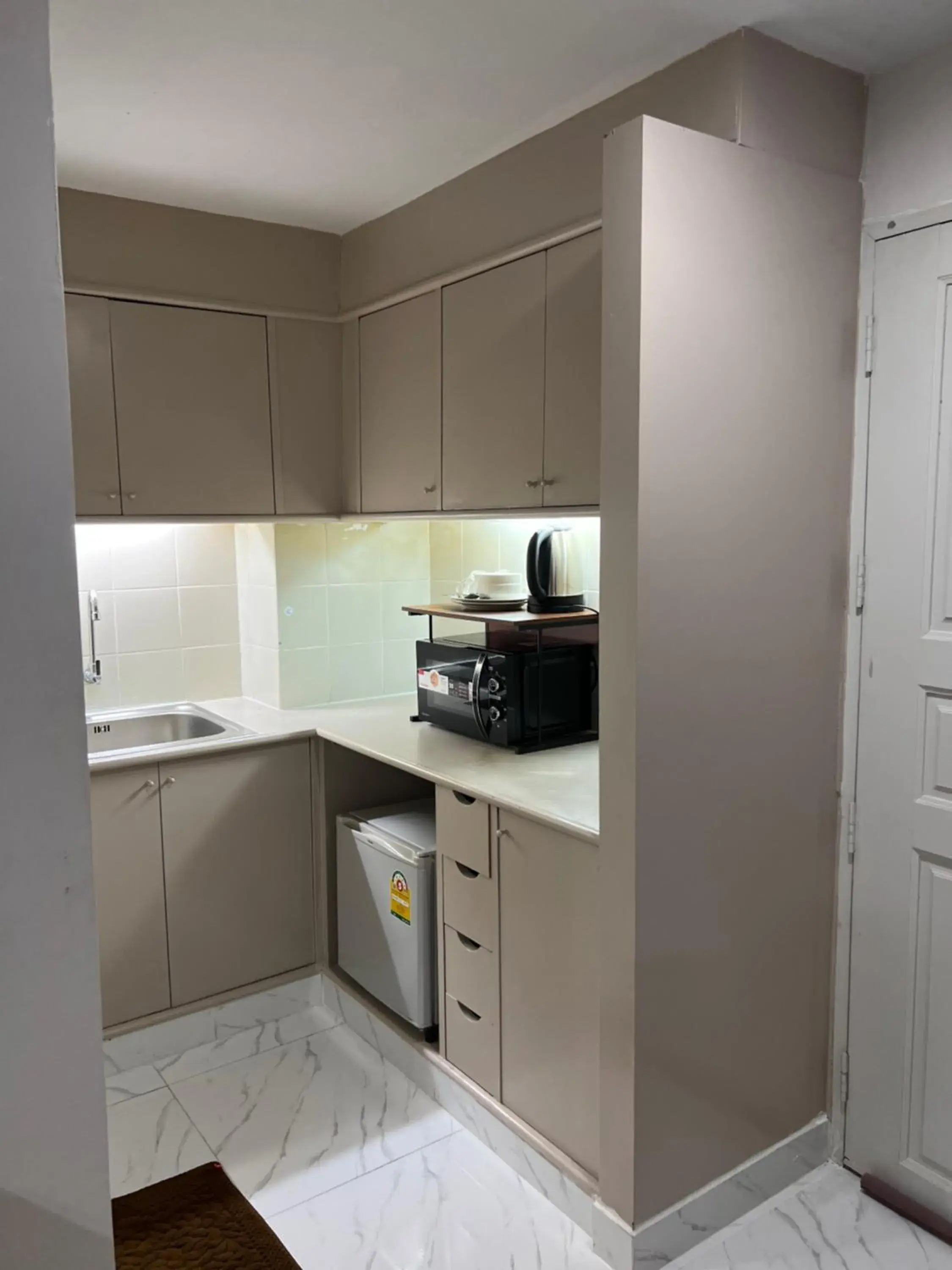 Area and facilities, Kitchen/Kitchenette in Mall Suites Hotel