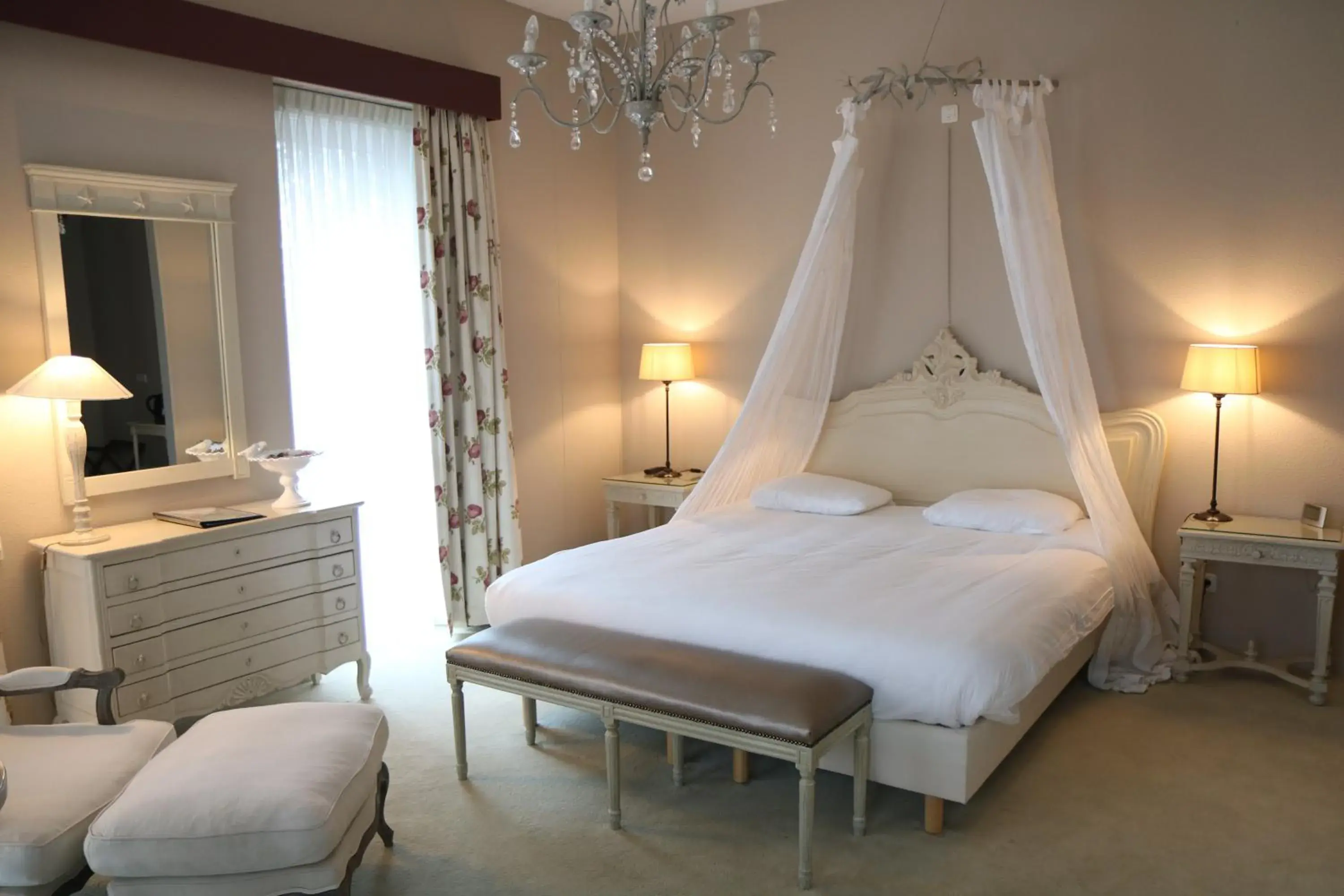 Bed in Hof van Putten