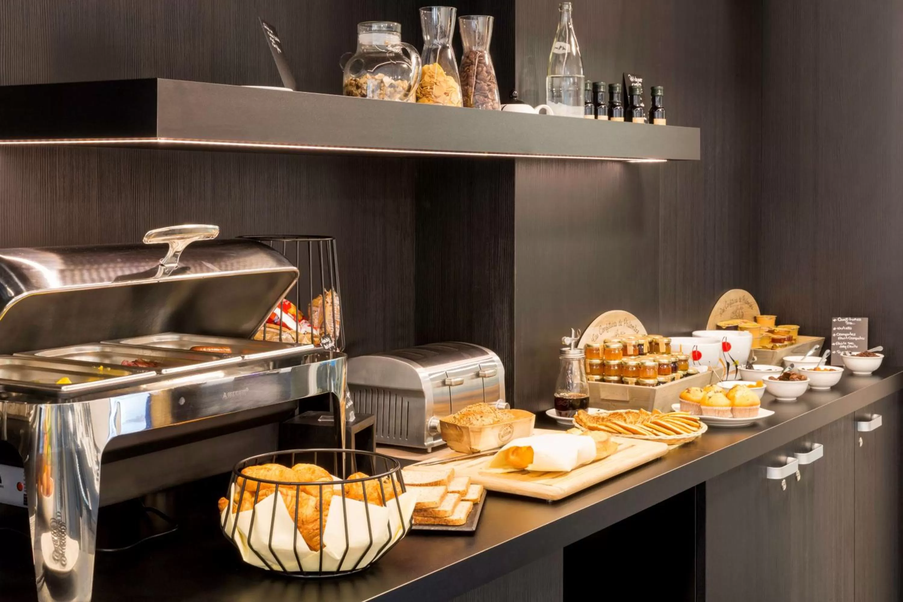 Restaurant/places to eat in Best Western Hôtel Journel Paris Sud