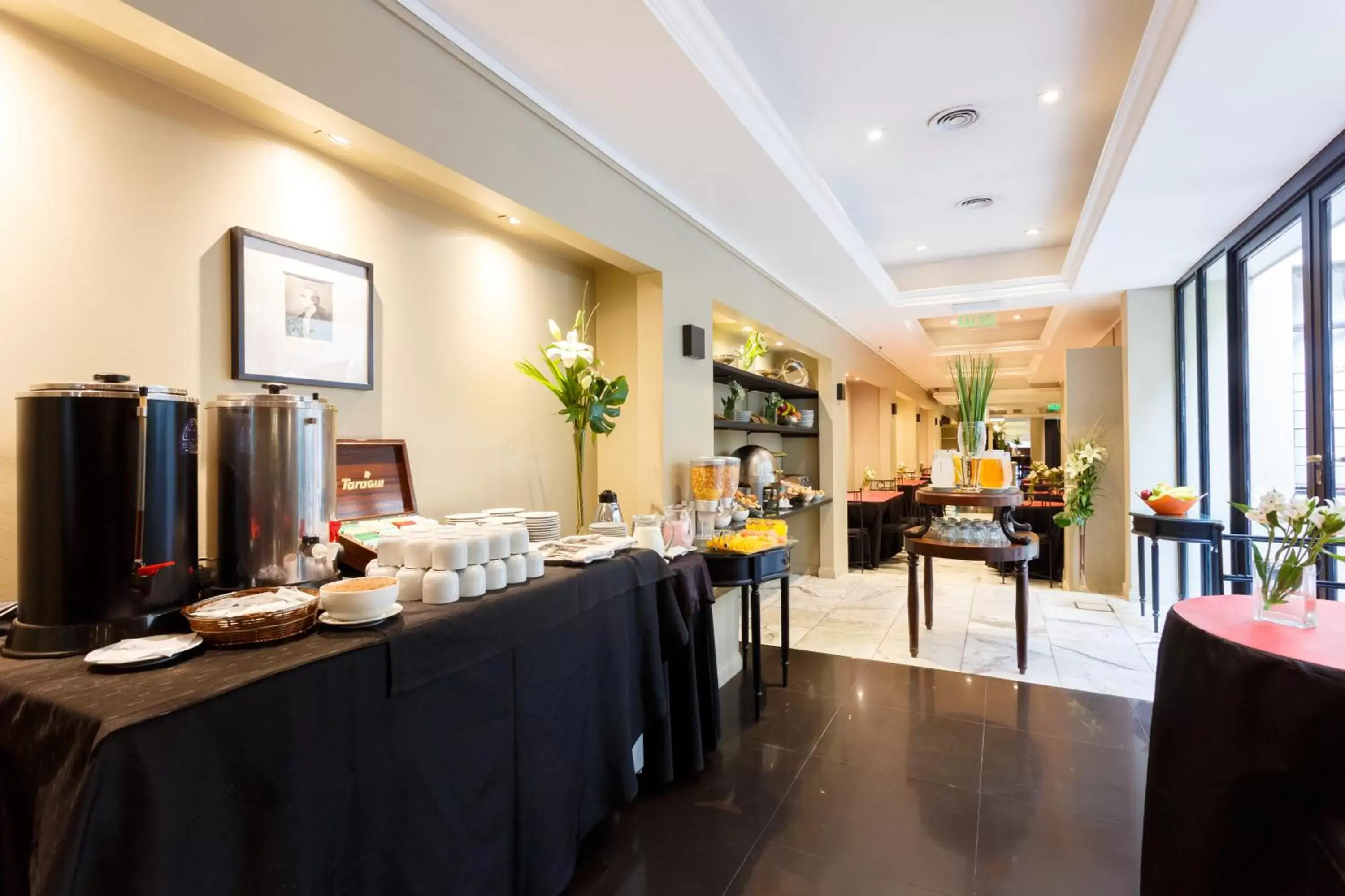 Lounge or bar, Restaurant/Places to Eat in Le Cinque Lusso Recoleta Lounge or bar, Restaurant/Places to Eat in Le Cinque Lusso Recoleta