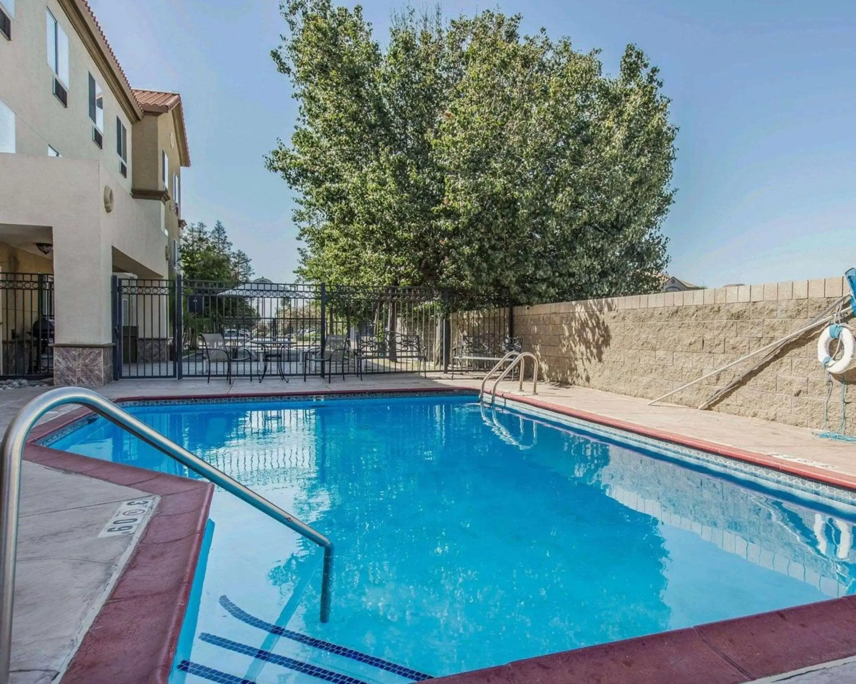 On site, Swimming Pool in Comfort Suites Bakersfield