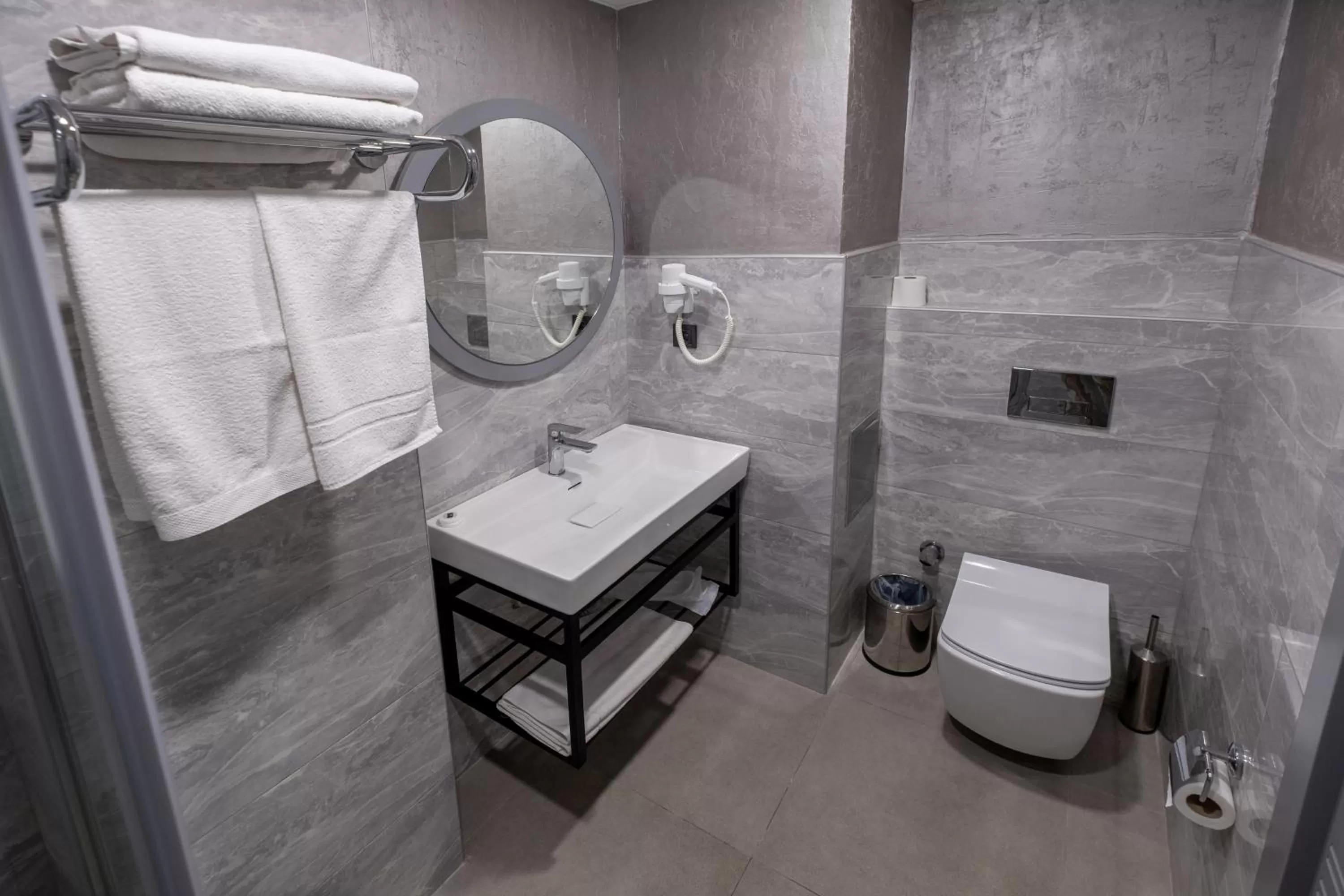 Toilet, Bathroom in Avion Suite Hotel