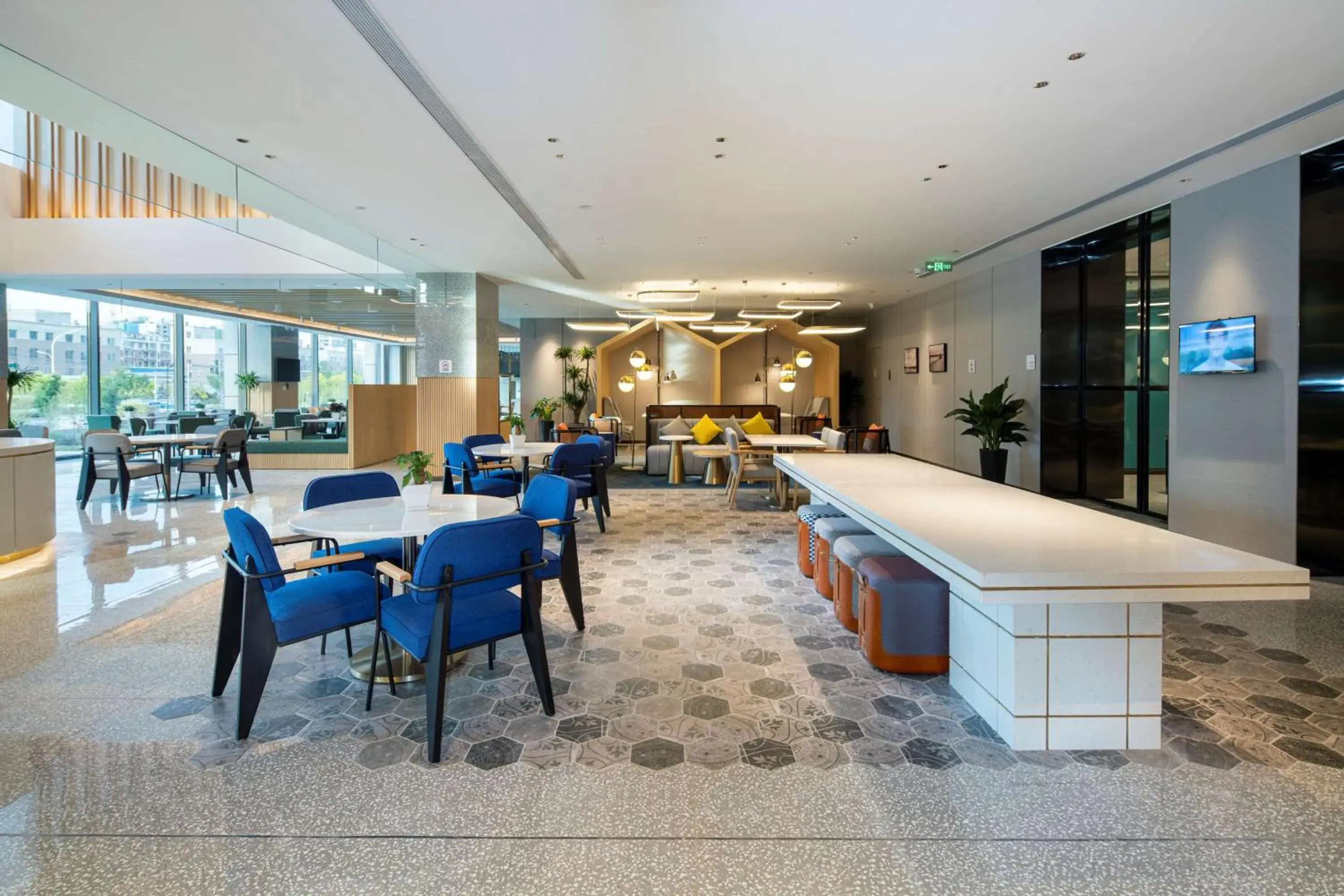 Lobby or reception, Restaurant/Places to Eat in Hilton Garden Inn Changchun Economic Development Zone