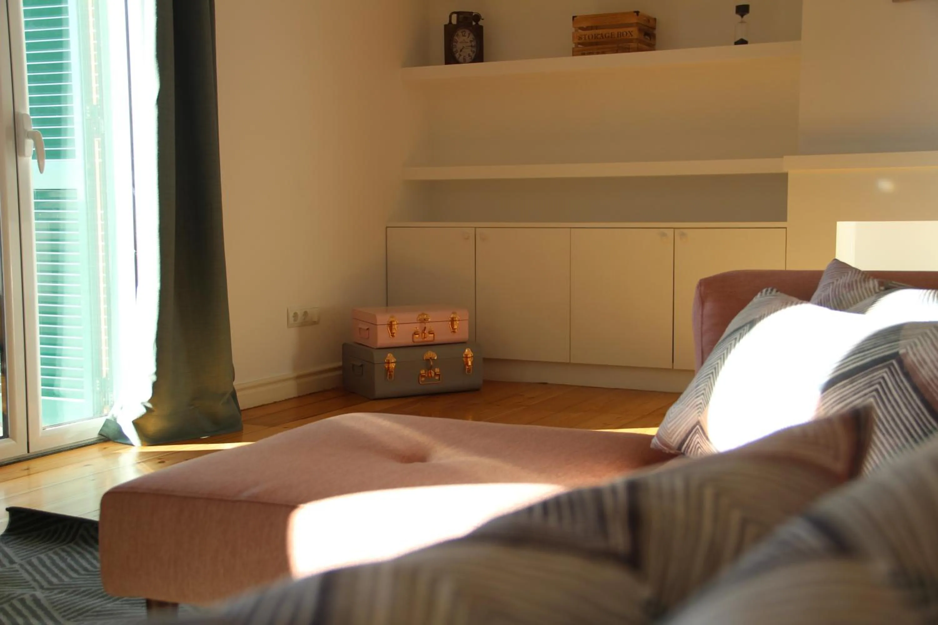 Living room in Travellers Pearl by Storytellers