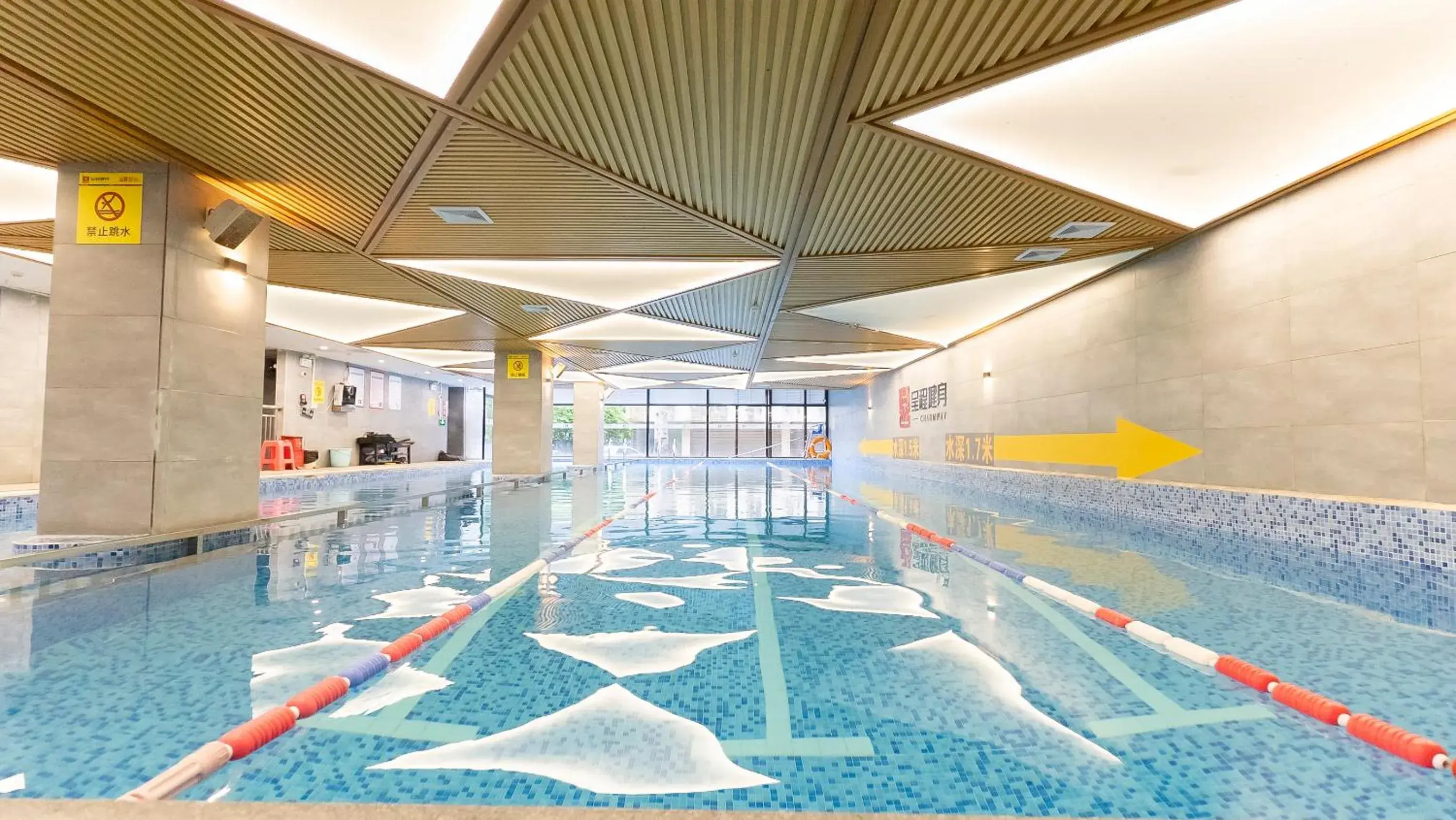 Swimming Pool in Shi Liu Hotel