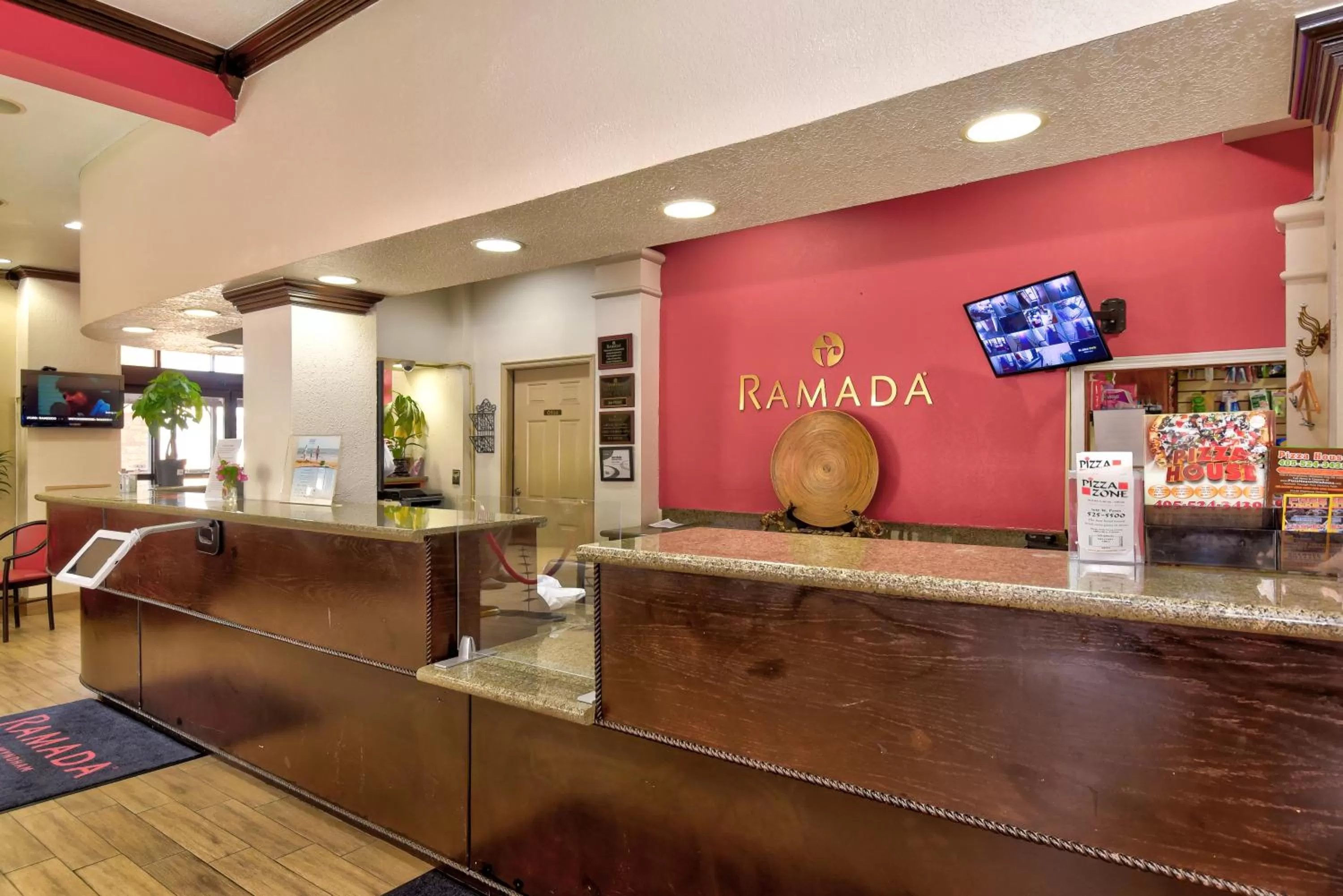 Lobby or reception in Ramada by Wyndham Oklahoma City Airport North
