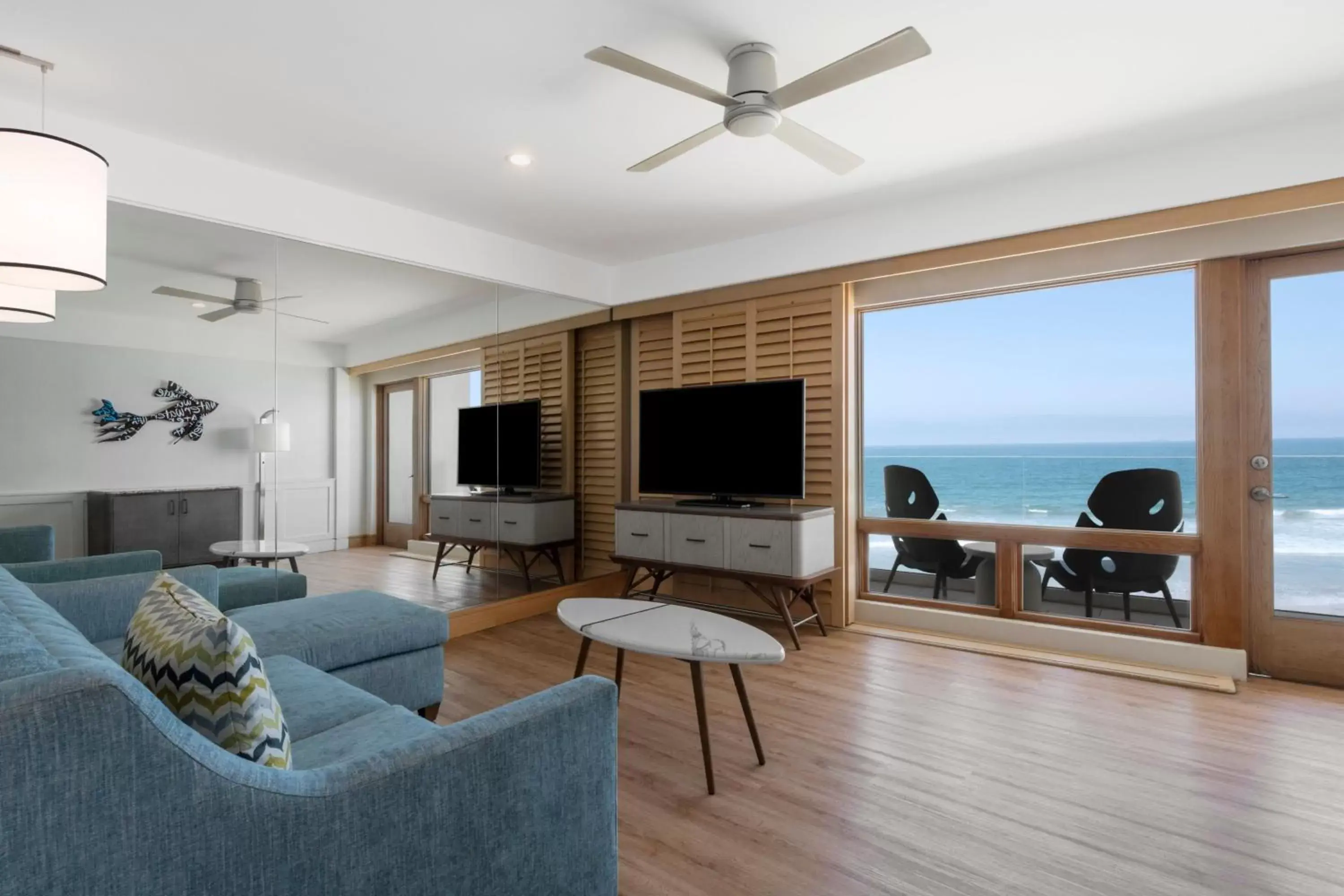 Photo of the whole room, Seating Area in Pier South Resort, Autograph Collection