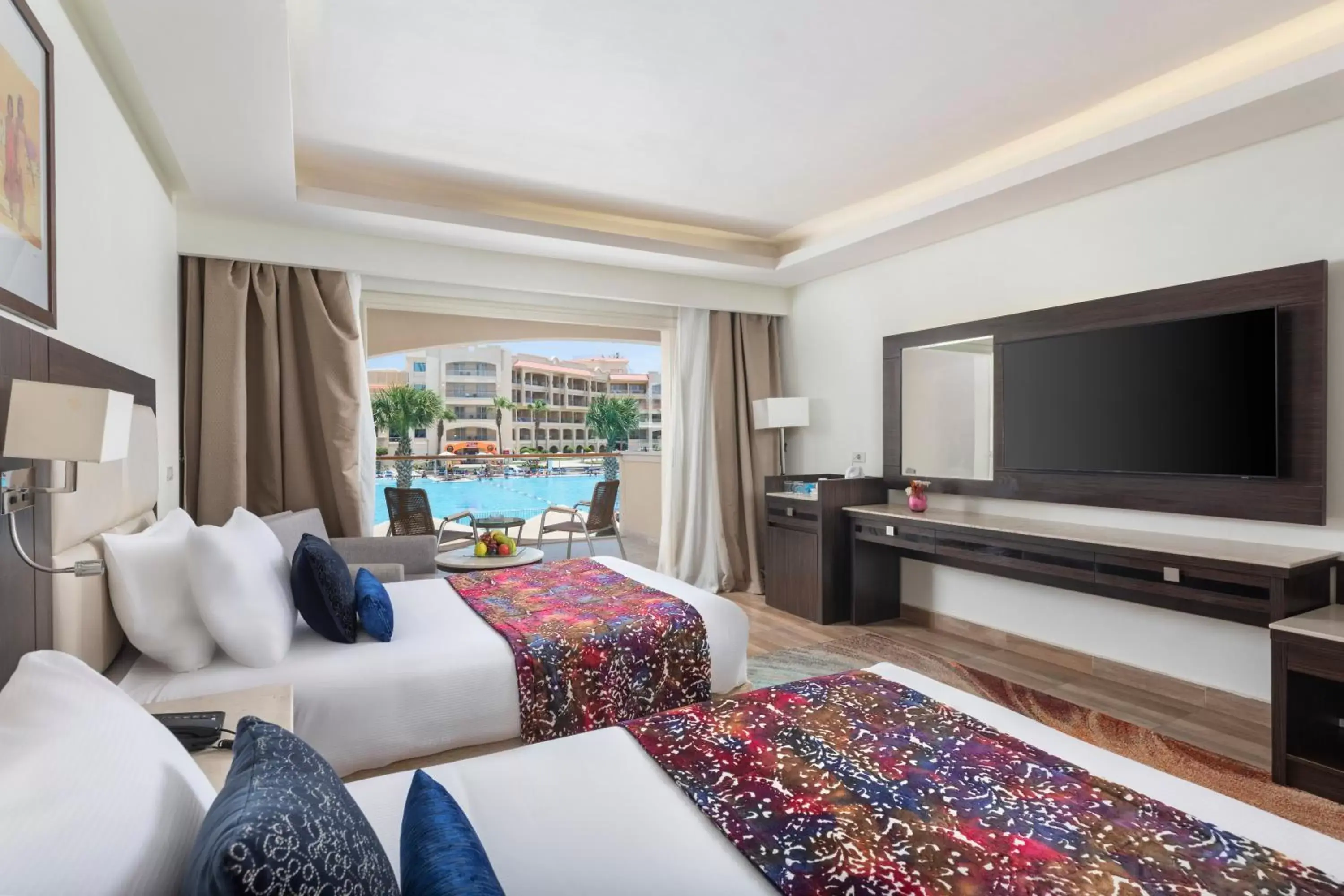 Bedroom, TV/Entertainment Center in Pickalbatros White Beach Resort - Hurghada